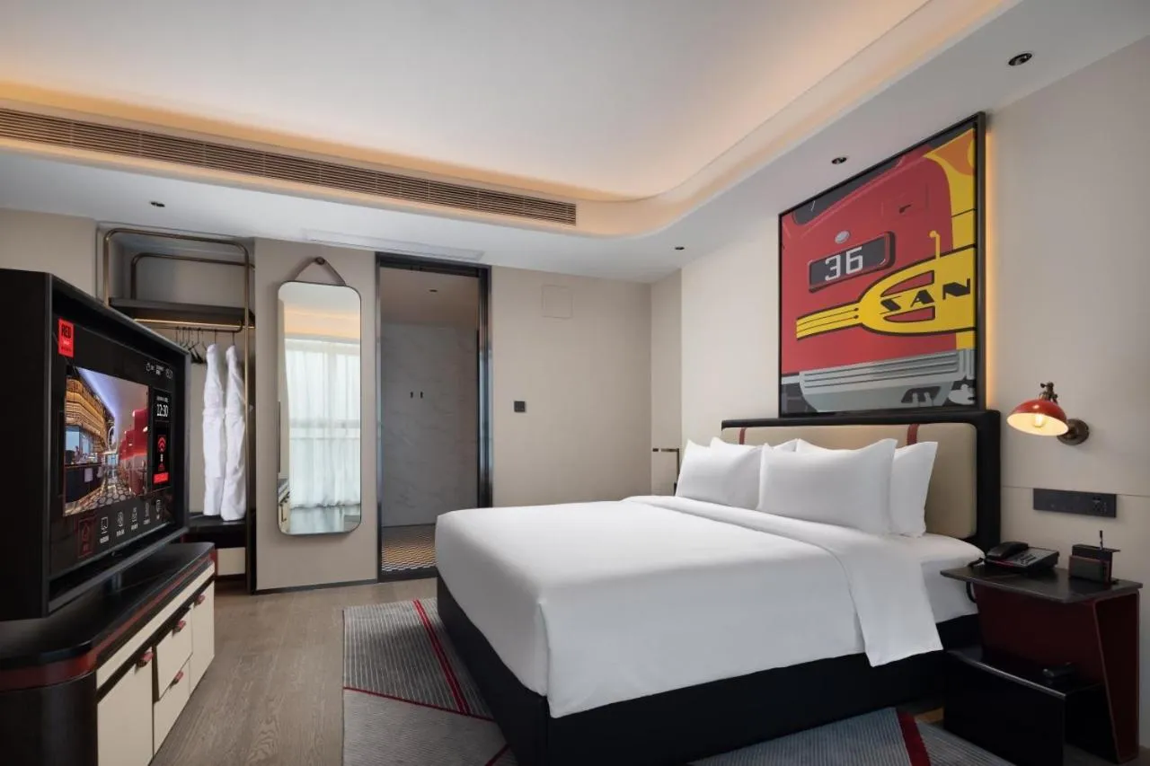 Bedroom, Bed in Radisson Red Guangzhou South Railway Station