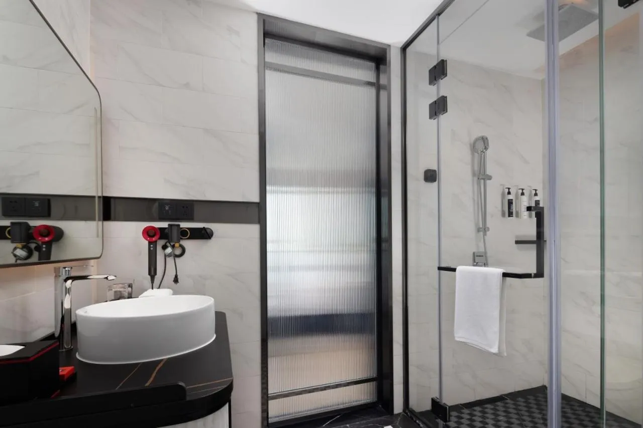 Bathroom in Radisson Red Guangzhou South Railway Station