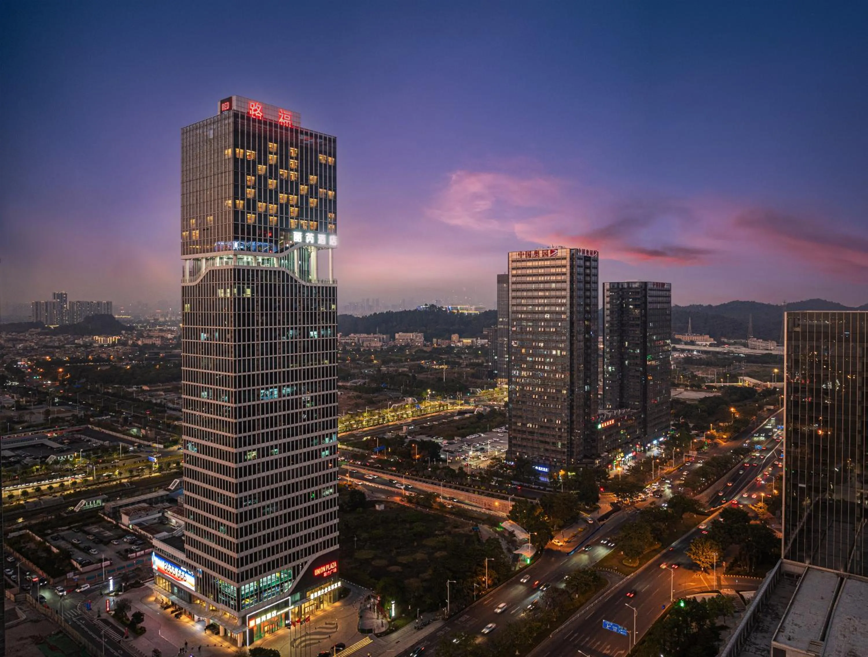 Night in Radisson Red Guangzhou South Railway Station