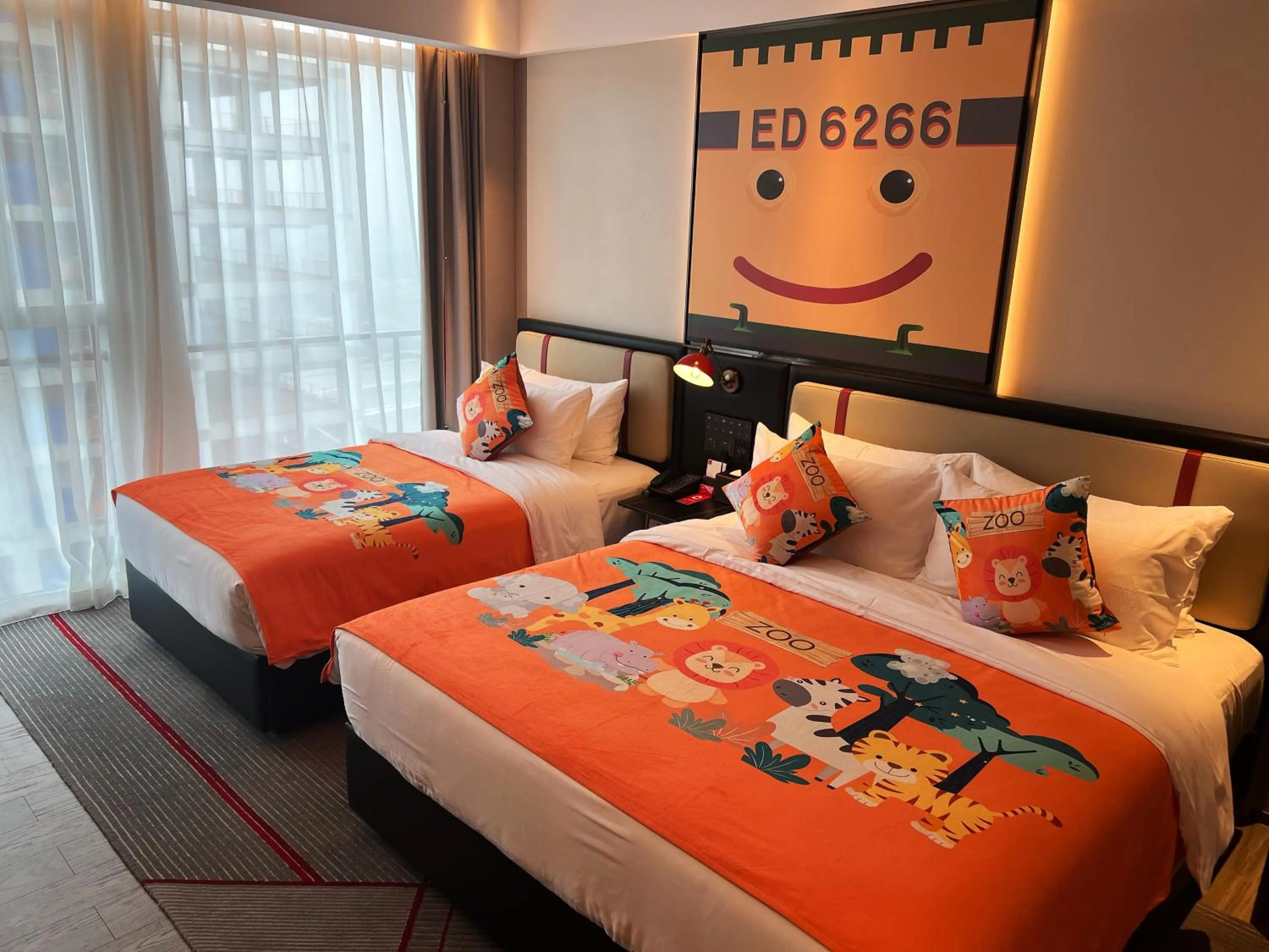 Bedroom, Bed in Radisson Red Guangzhou South Railway Station