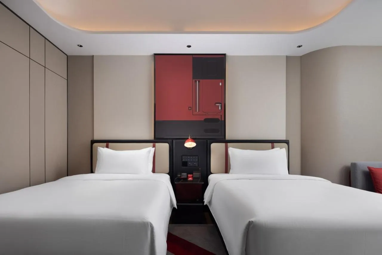 Bedroom, Bed in Radisson Red Guangzhou South Railway Station