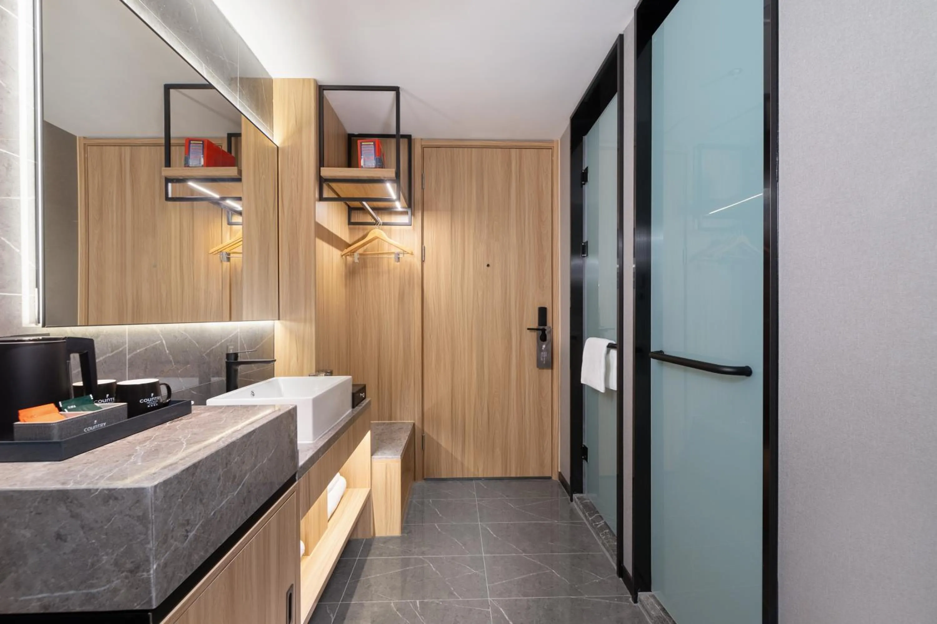 Bedroom in Country Inn & Suite by Radisson, Shanghai Hongkou Football Stadium Chifeng Road