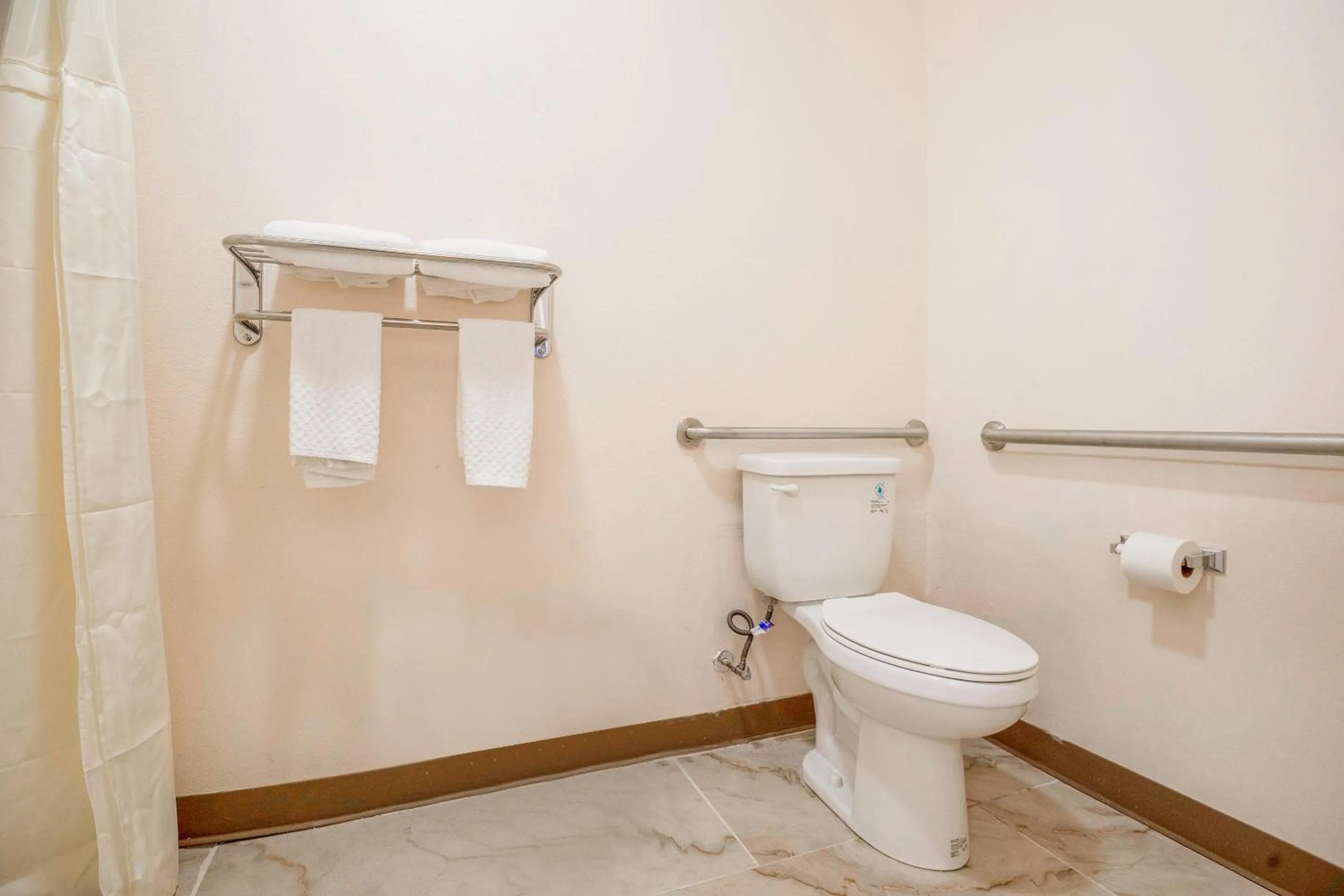 Bathroom in OYO Hotel Adairsville Calhoun South I-75