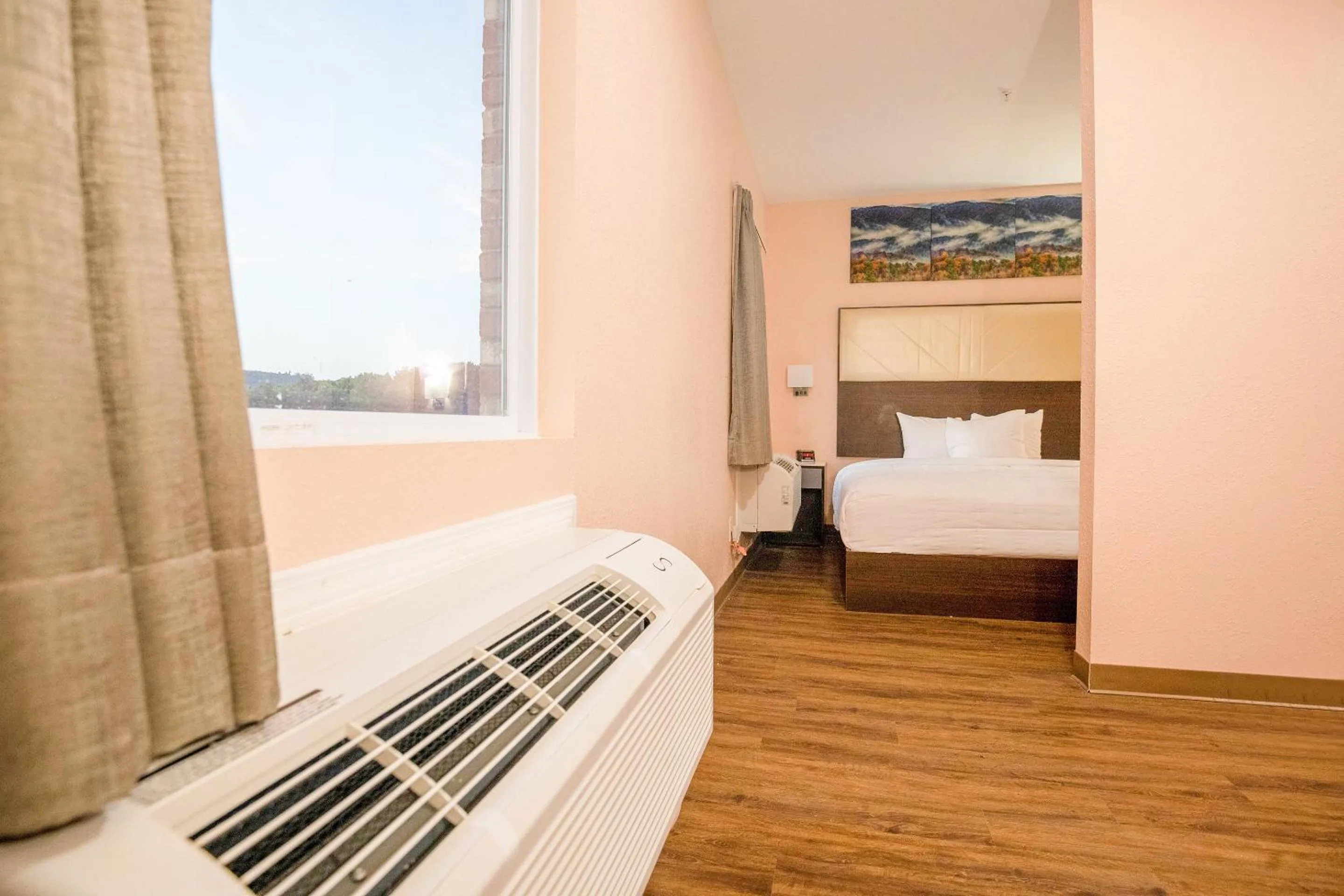 Bedroom in OYO Hotel Adairsville Calhoun South I-75