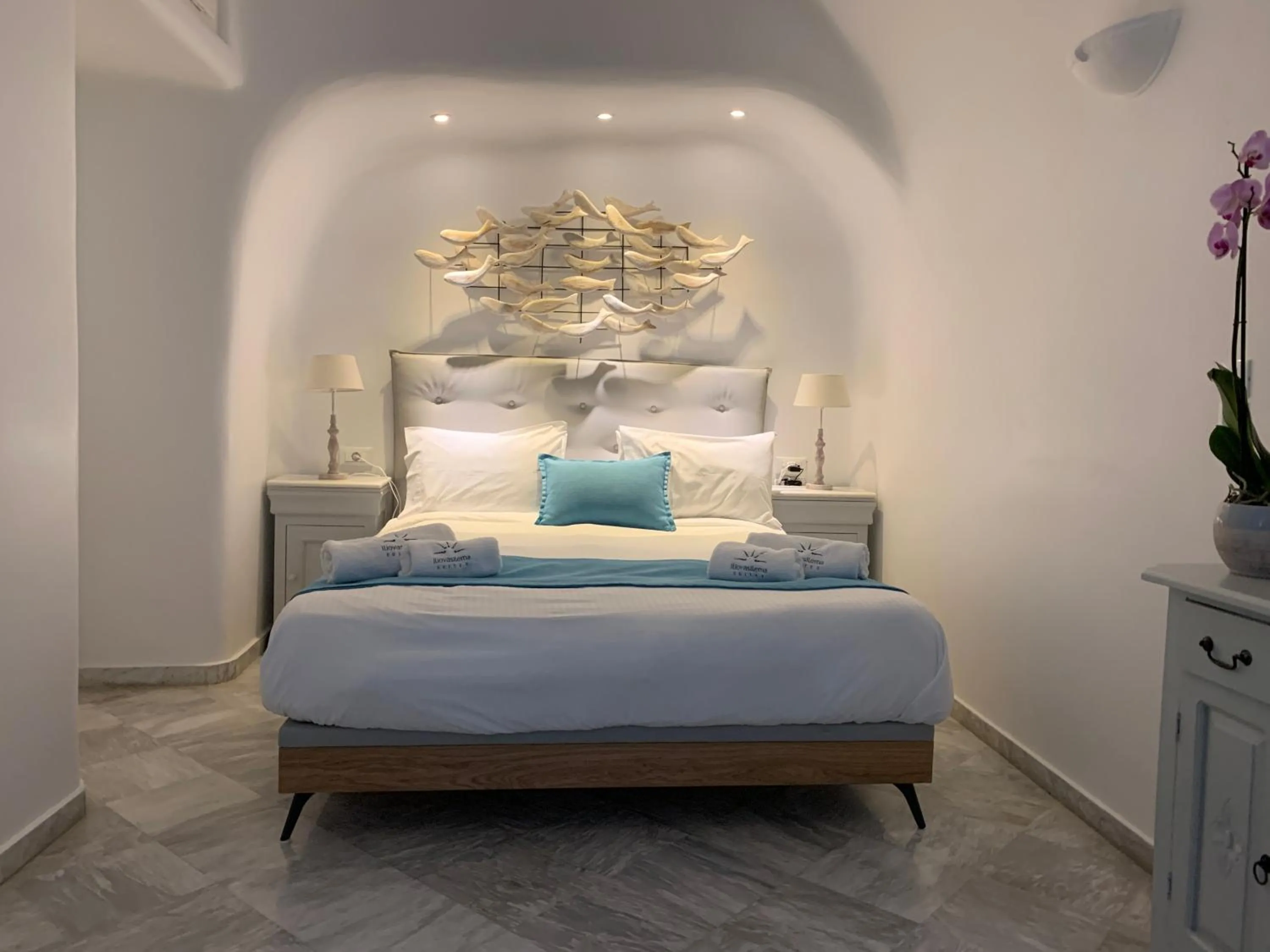 Bed in Iliovasilema Suites