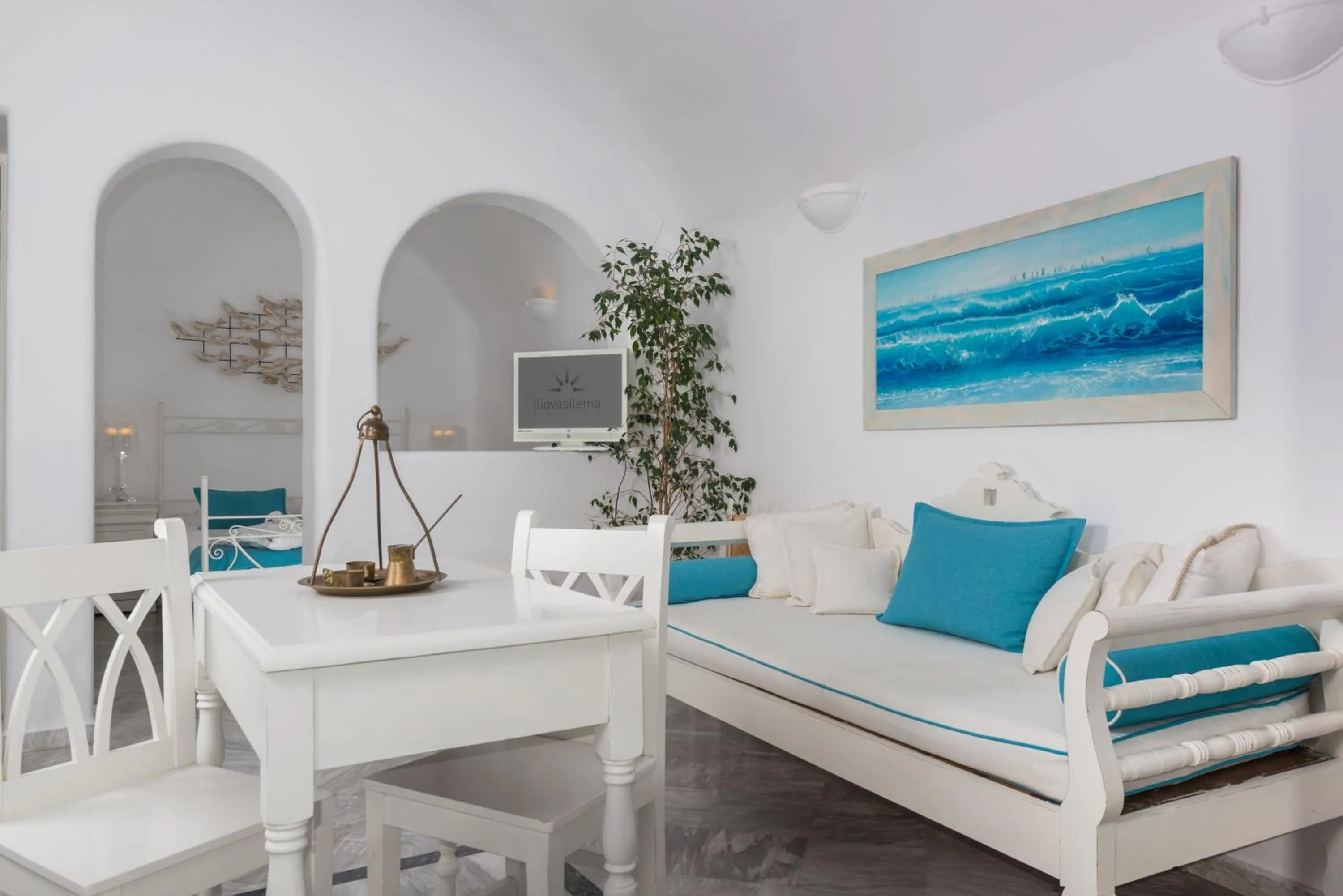 Living room in Iliovasilema Suites