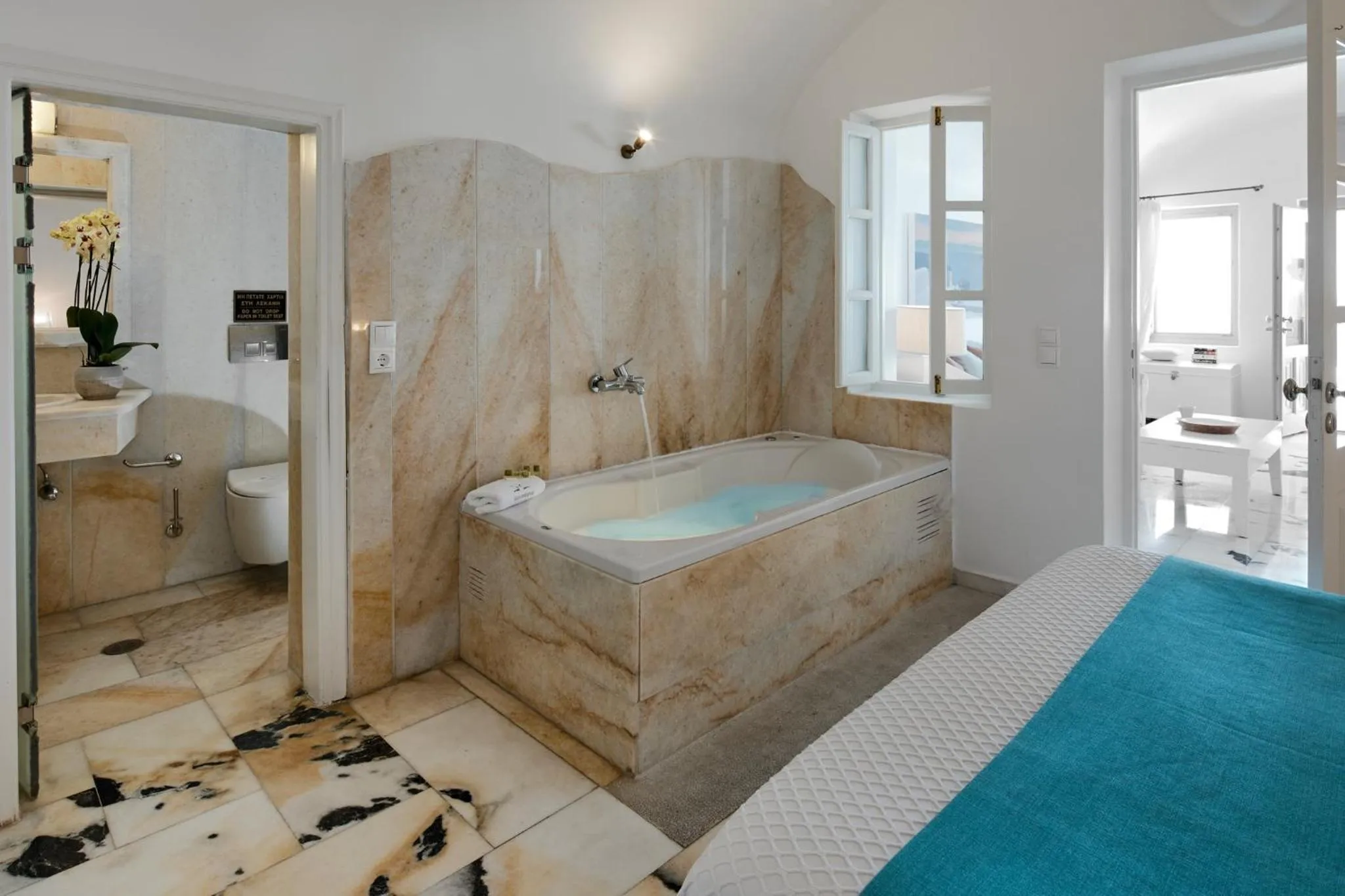 Massage in Iliovasilema Suites