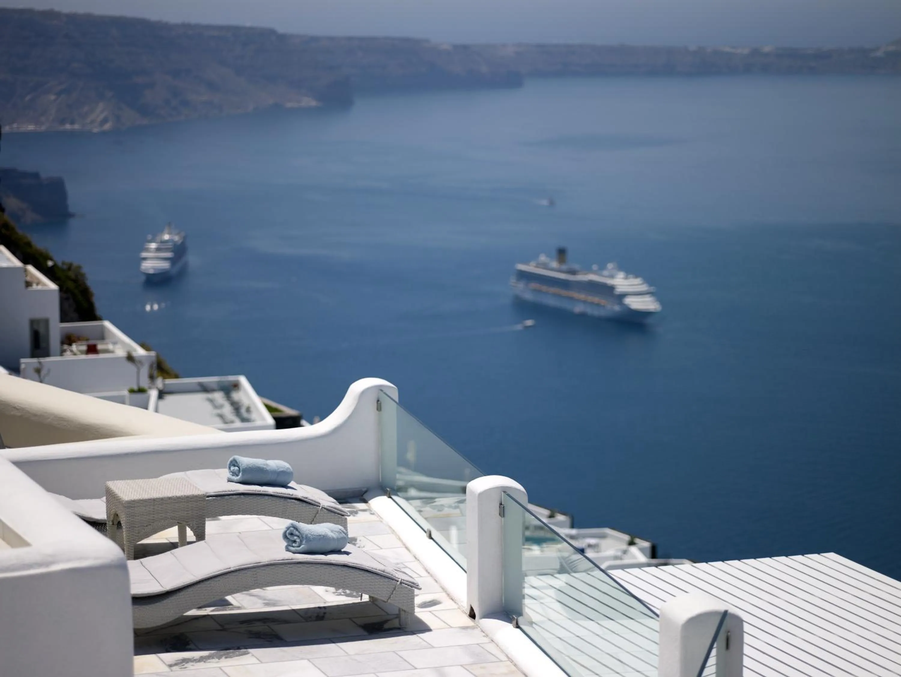 Sea view in Iliovasilema Suites