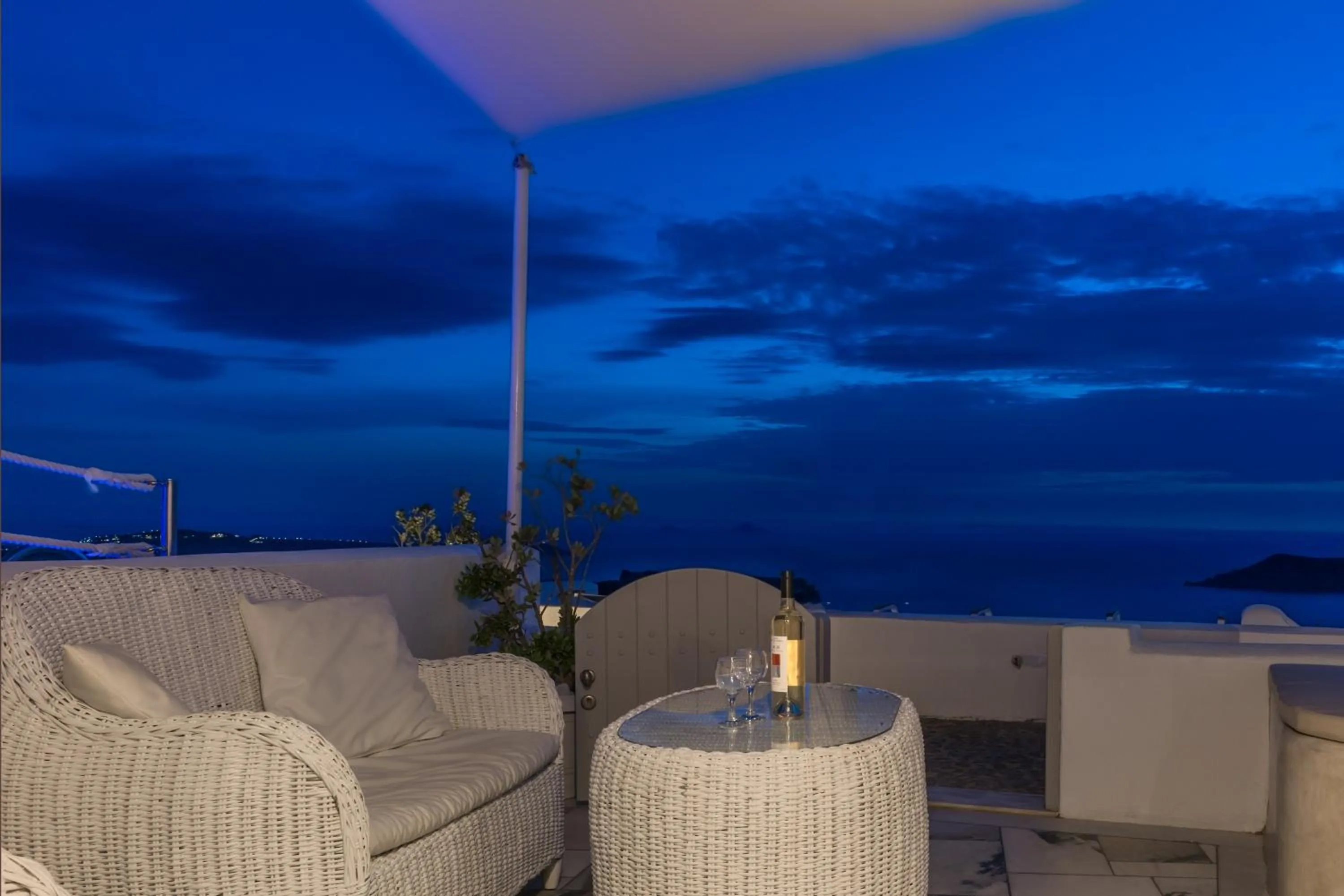 Night in Iliovasilema Suites