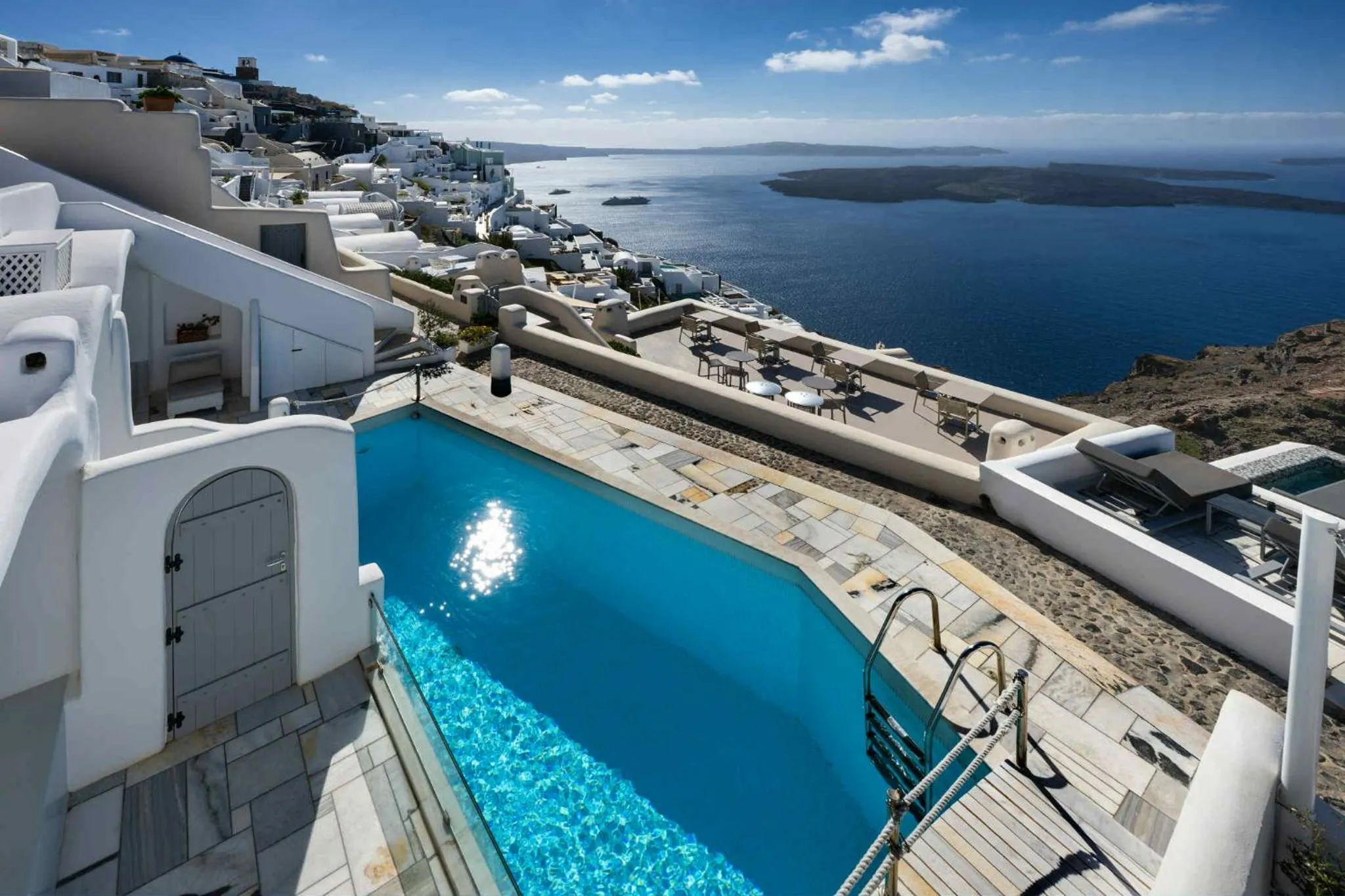 Property building in Iliovasilema Suites