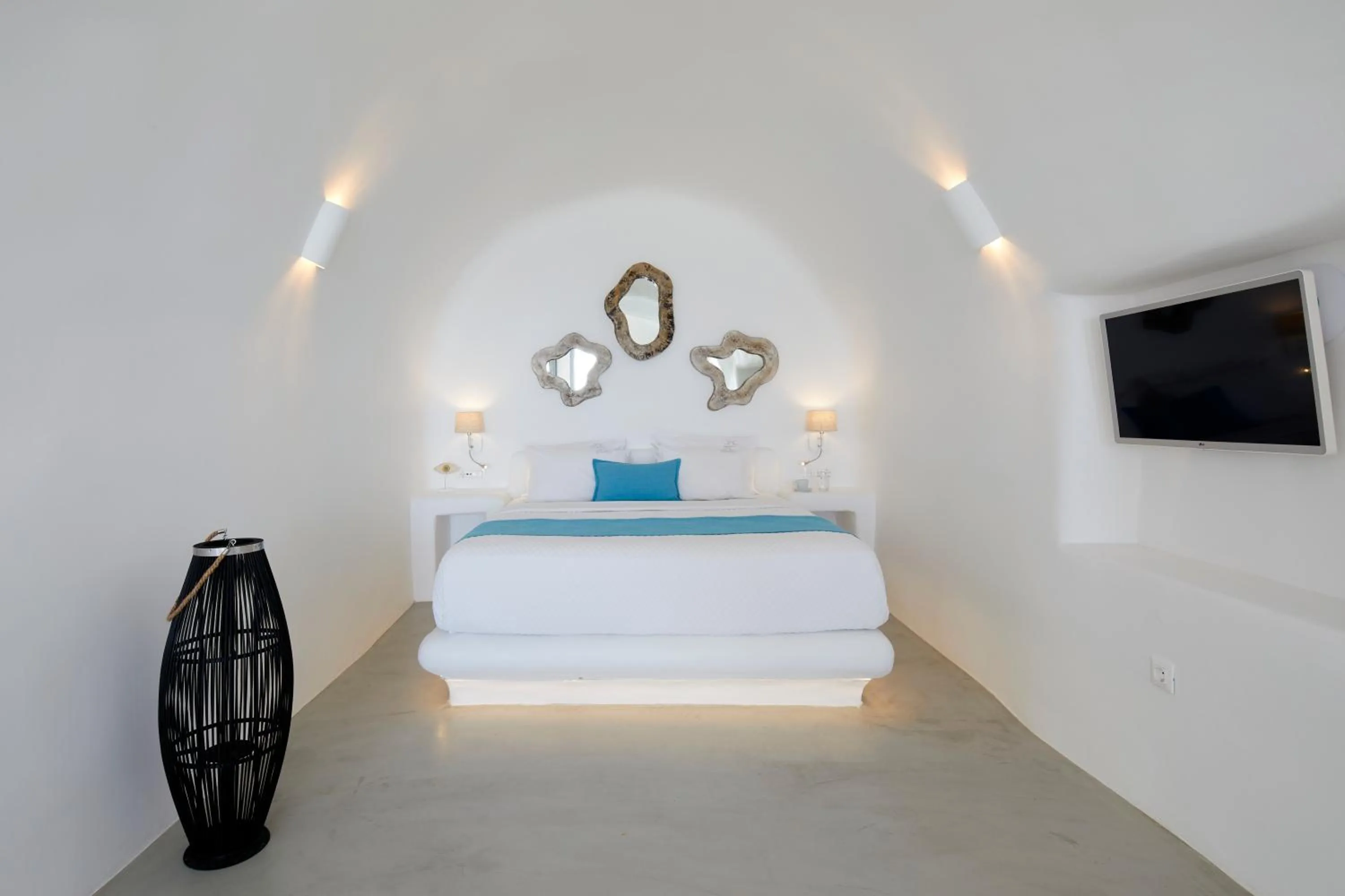 Bedroom, Bed in Iliovasilema Suites