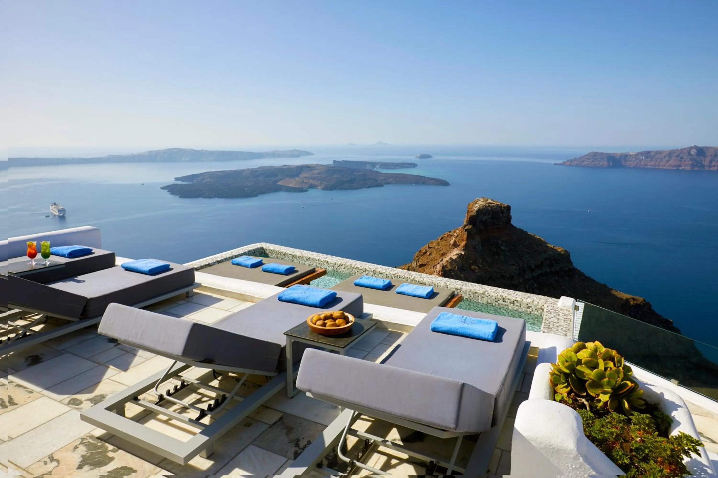 Property building in Iliovasilema Suites