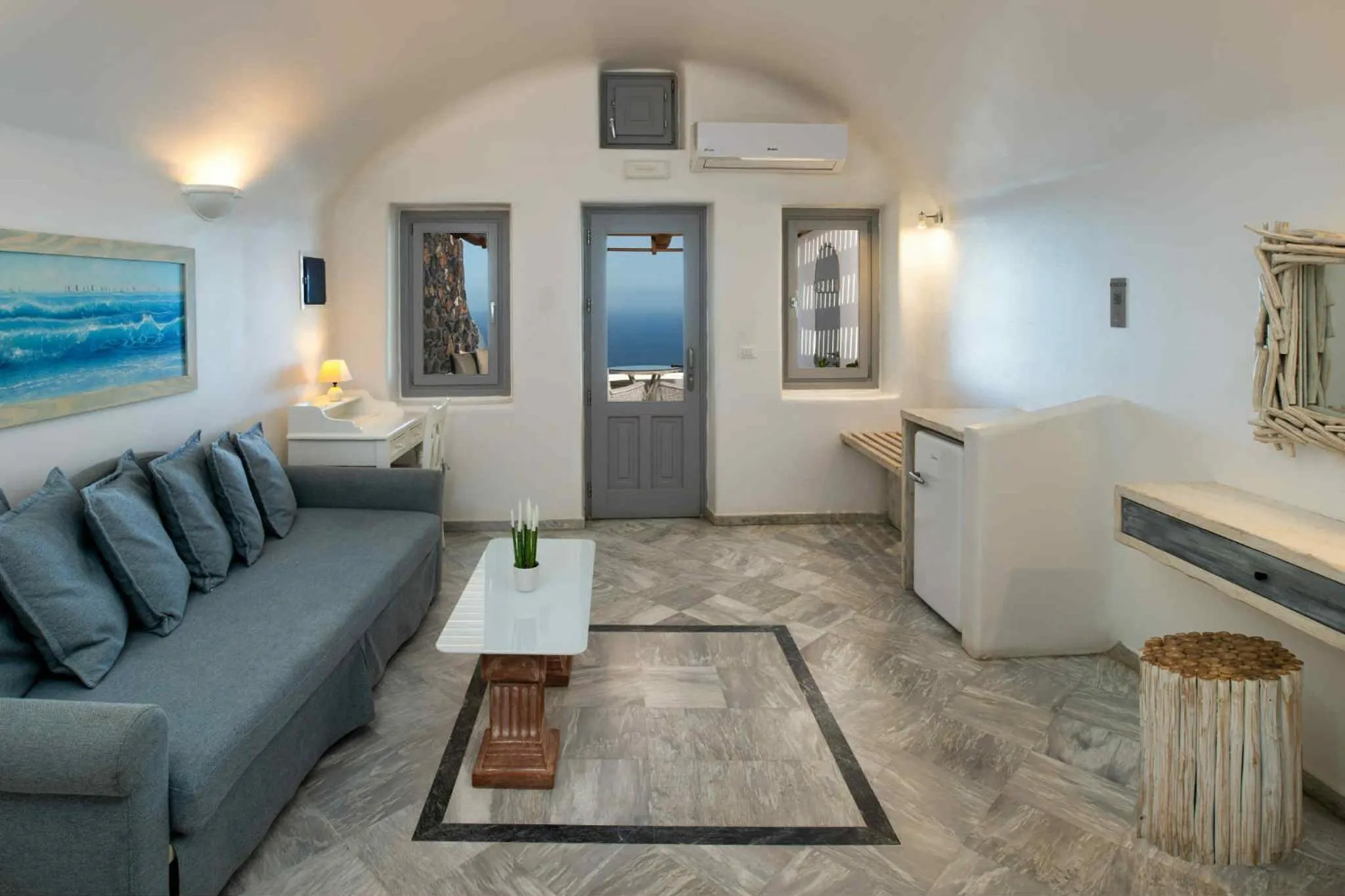 Living room in Iliovasilema Suites