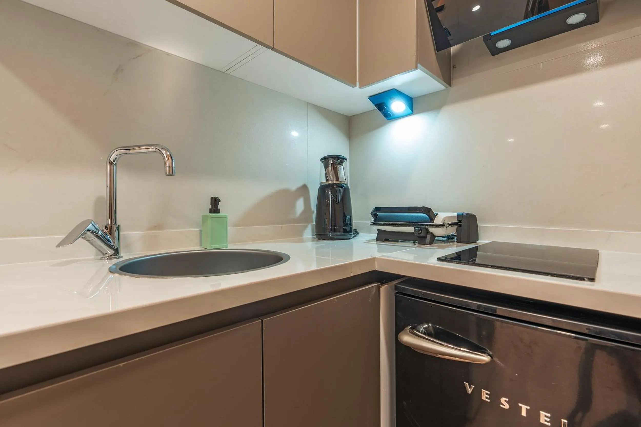 kitchen in Doqu Suites Hotel