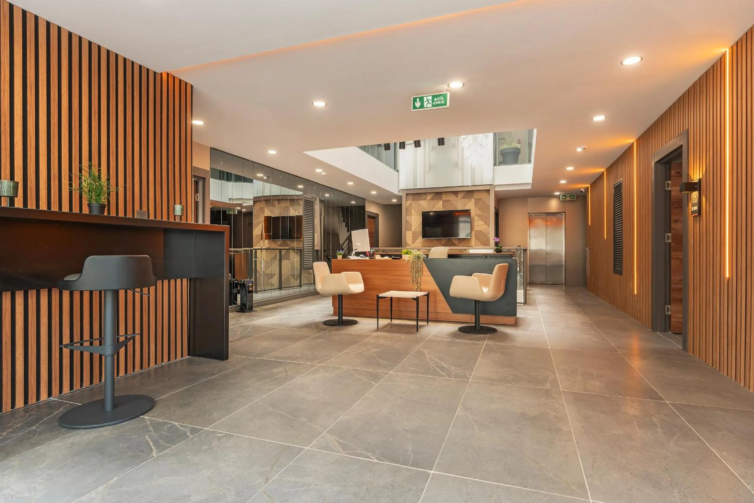 Swimming pool in Doqu Suites Hotel