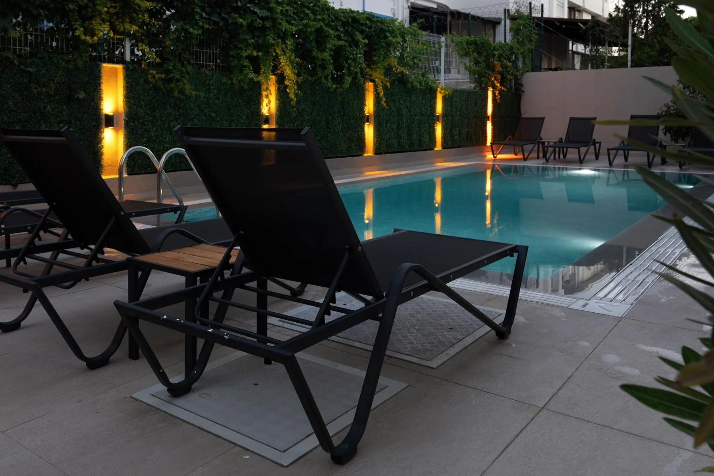 Swimming pool in Doqu Suites Hotel