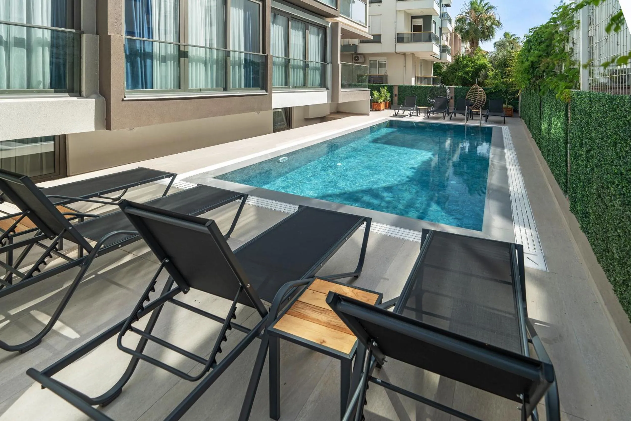 Swimming pool in Doqu Suites Hotel