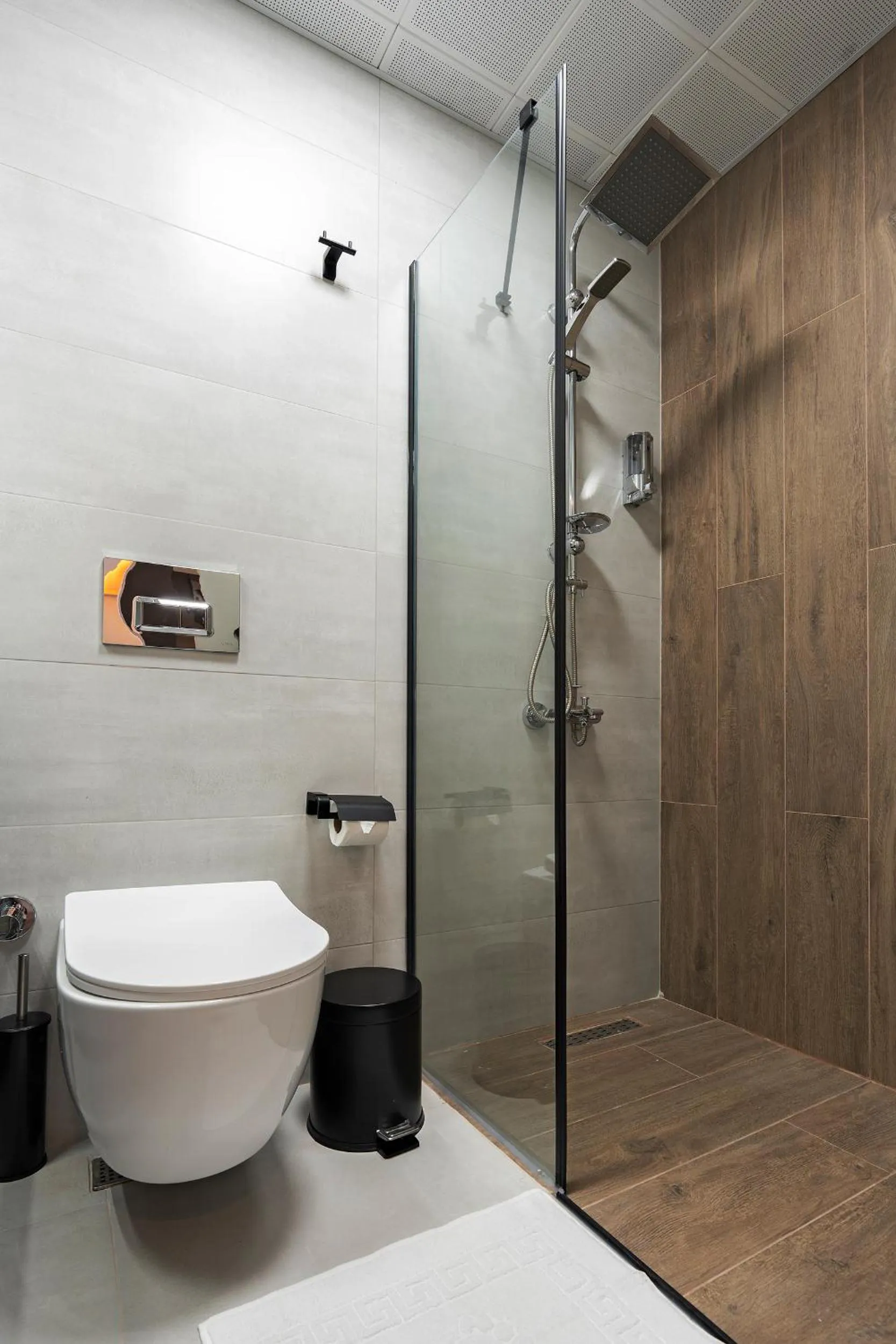 Bathroom in Doqu Suites Hotel