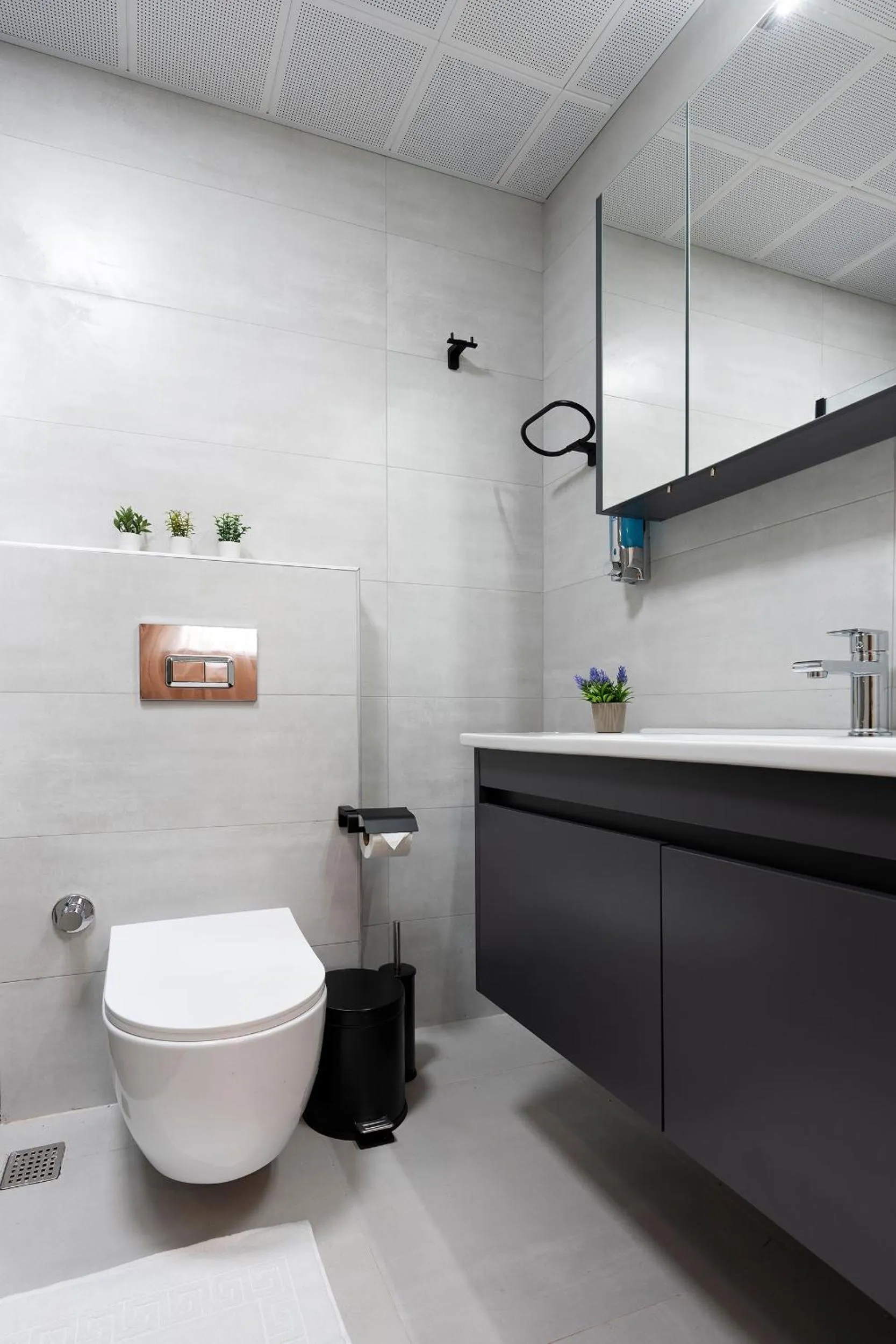 Bathroom in Doqu Suites Hotel