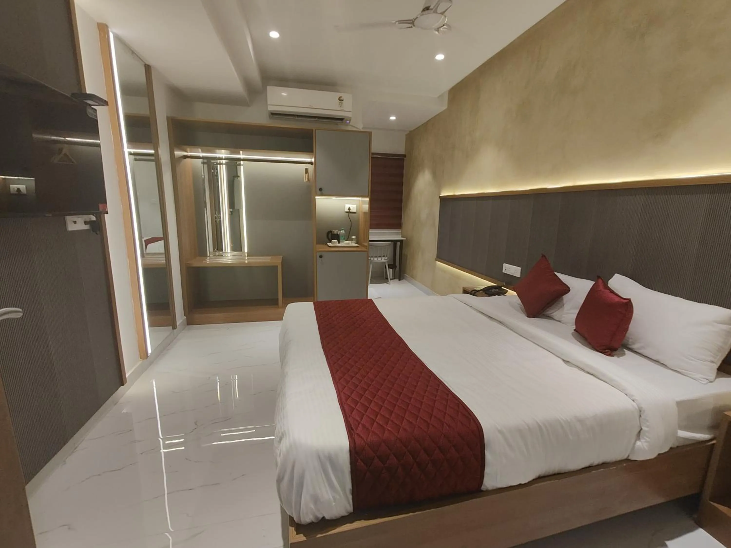 Bedroom, Bed in Hotel La Premier