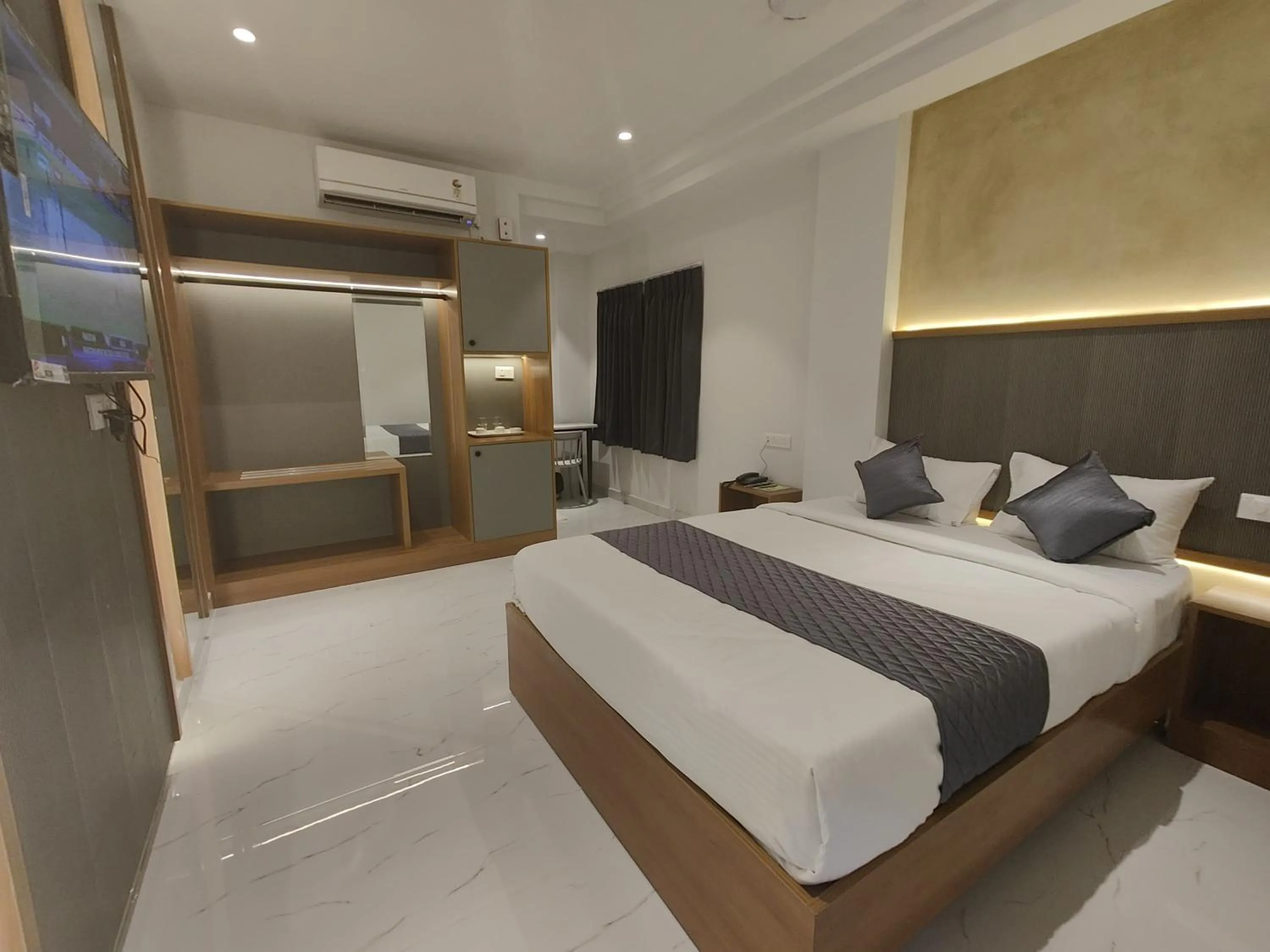 Bedroom, Bed in Hotel La Premier