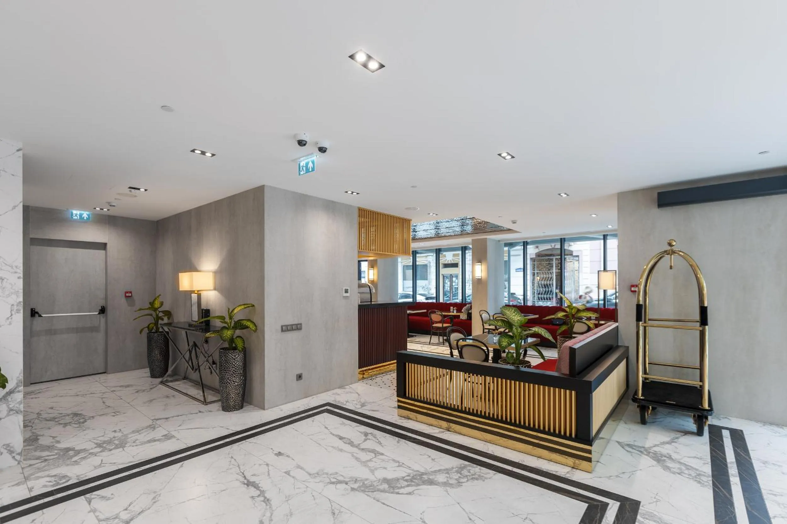 Restaurant/places to eat in Piazza Epigraph