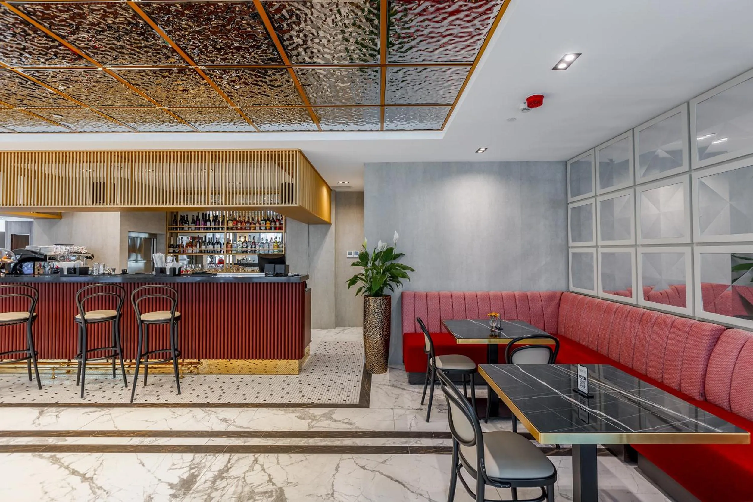 Restaurant/places to eat in Piazza Epigraph