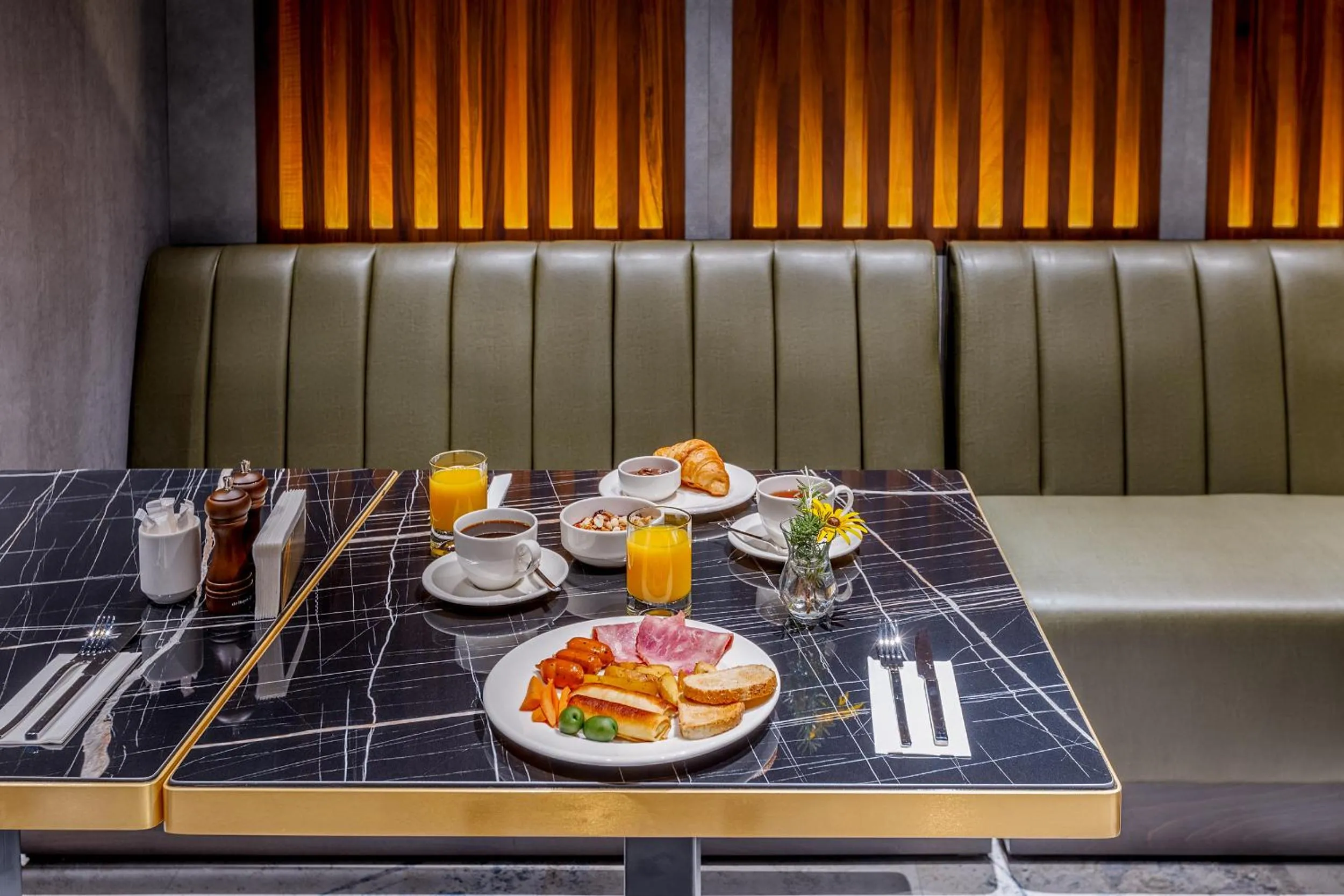 Breakfast in Piazza Epigraph