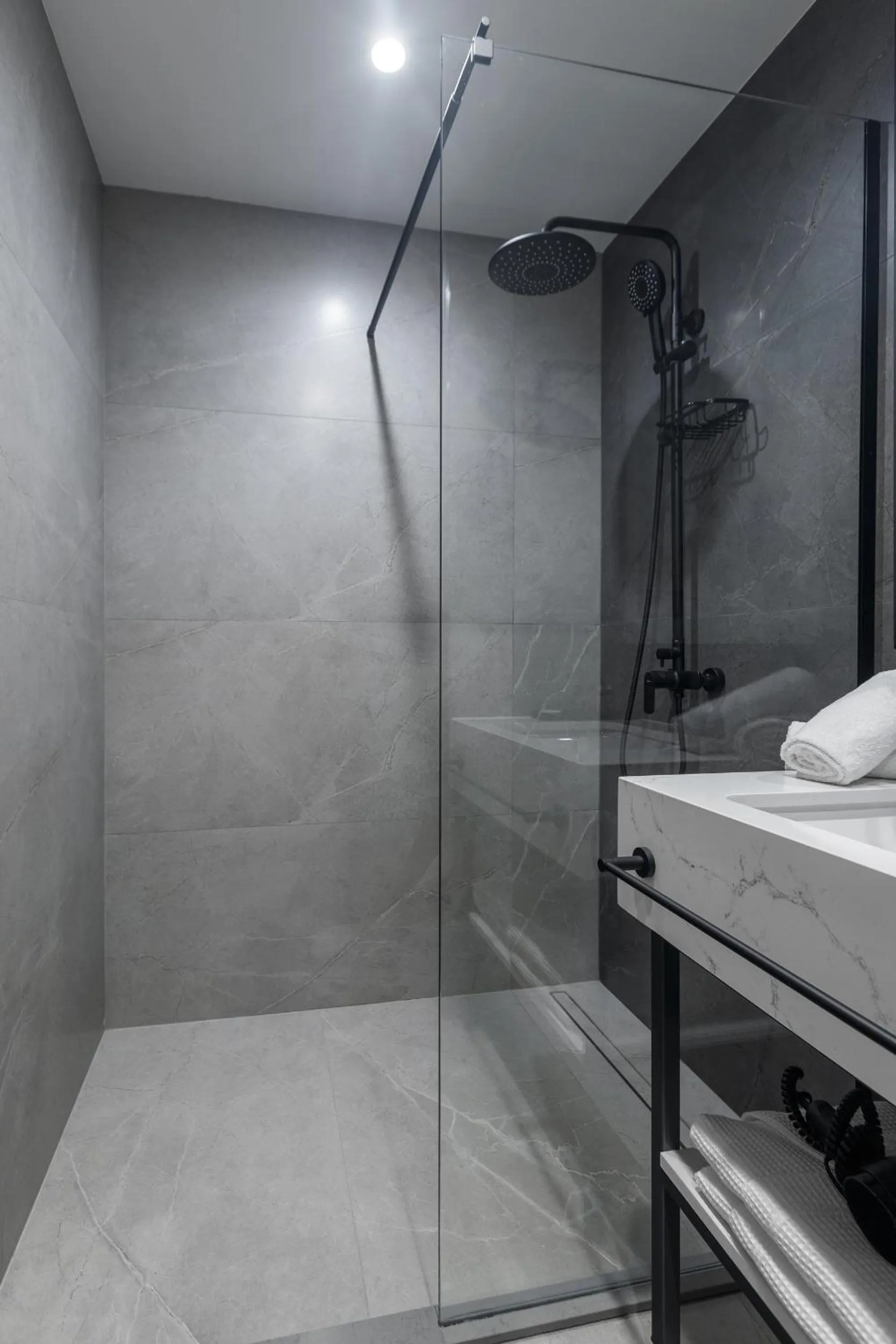 Bathroom in Piazza Epigraph