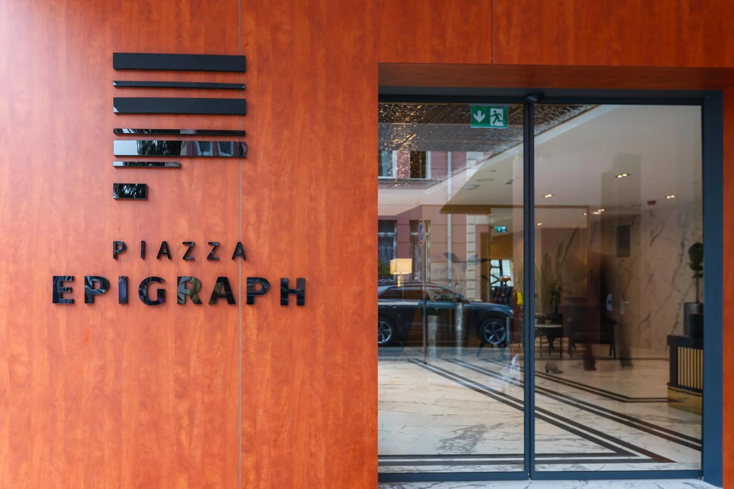 Facade/entrance in Piazza Epigraph