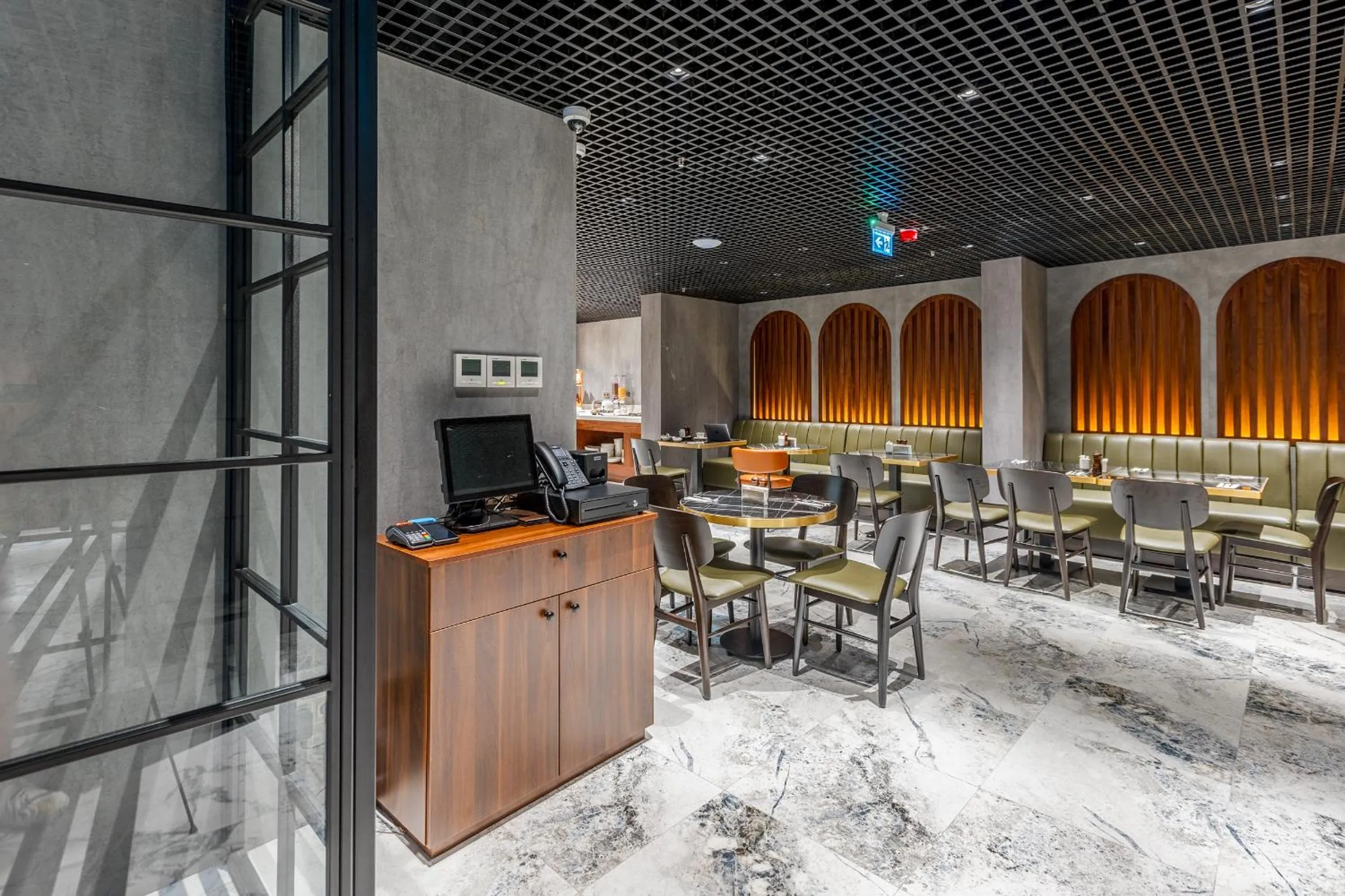 Breakfast in Piazza Epigraph