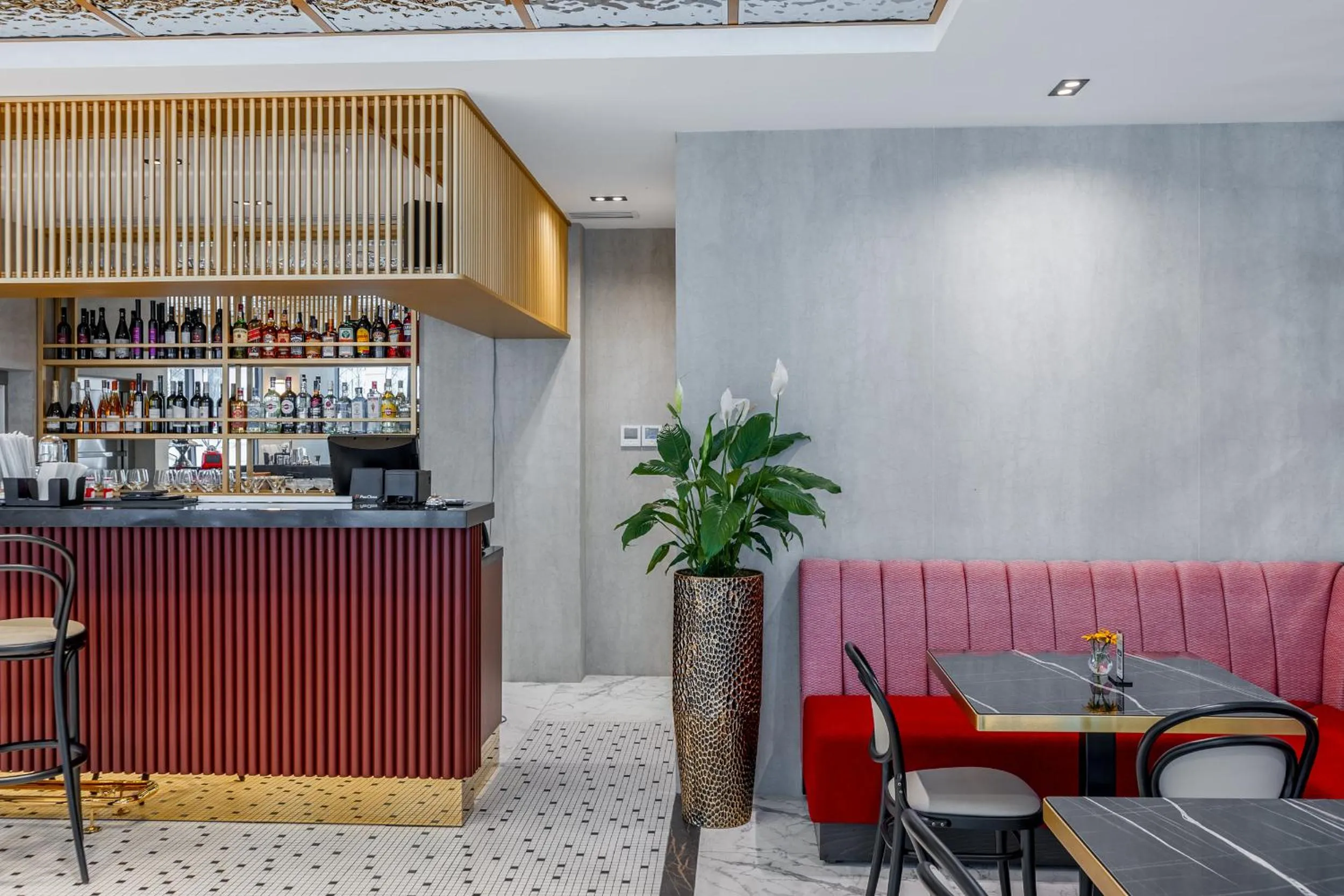 Restaurant/places to eat in Piazza Epigraph