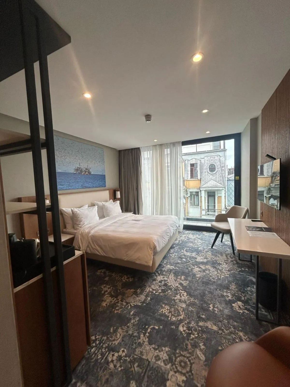 Bed in Piazza Epigraph