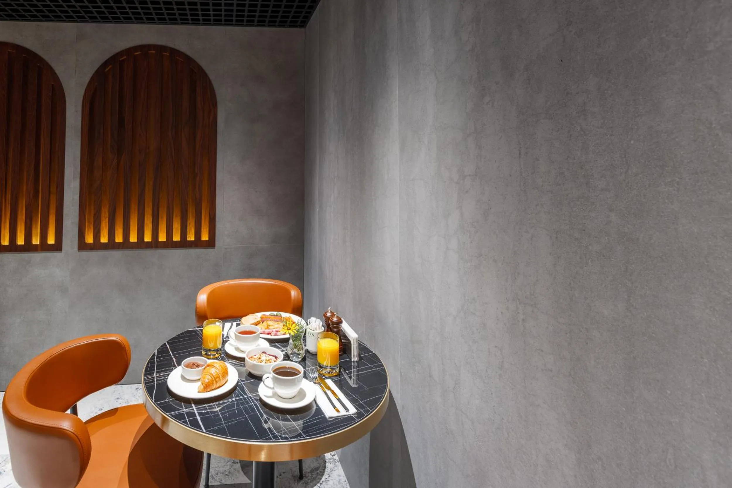 Breakfast in Piazza Epigraph