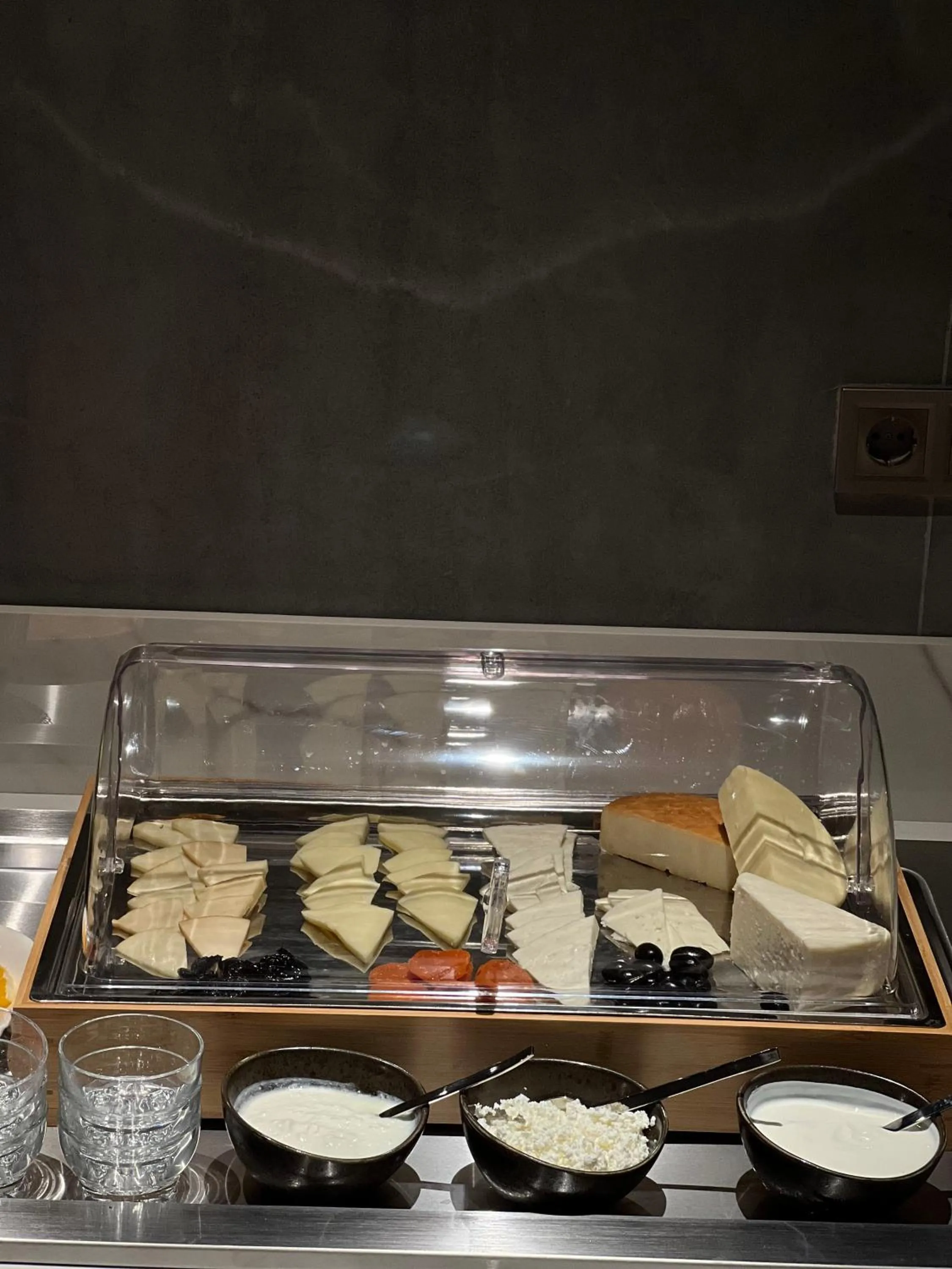 Breakfast in Piazza Epigraph