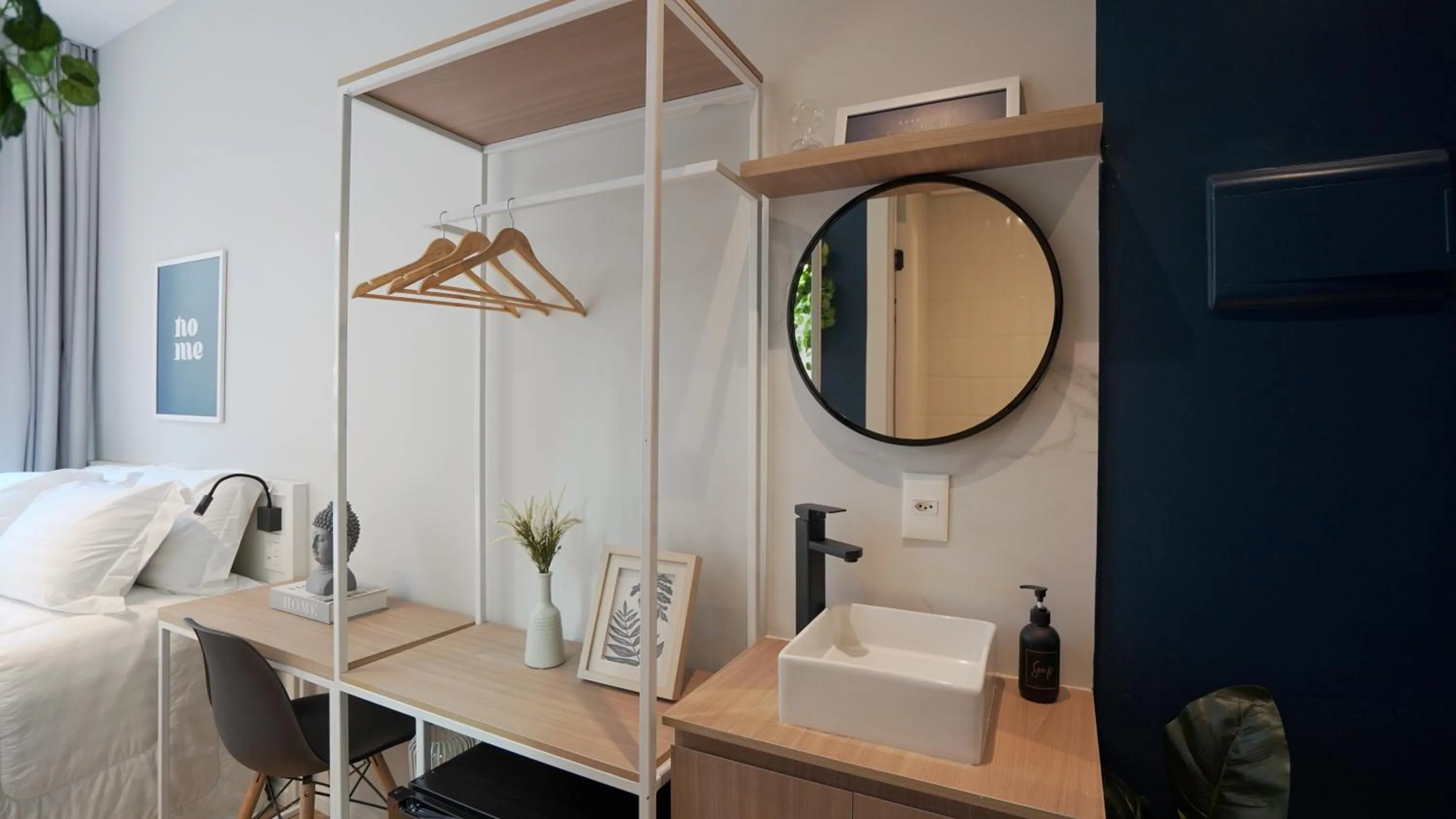 Bedroom, Bed in Apê Av Paulista Haddock Lobo