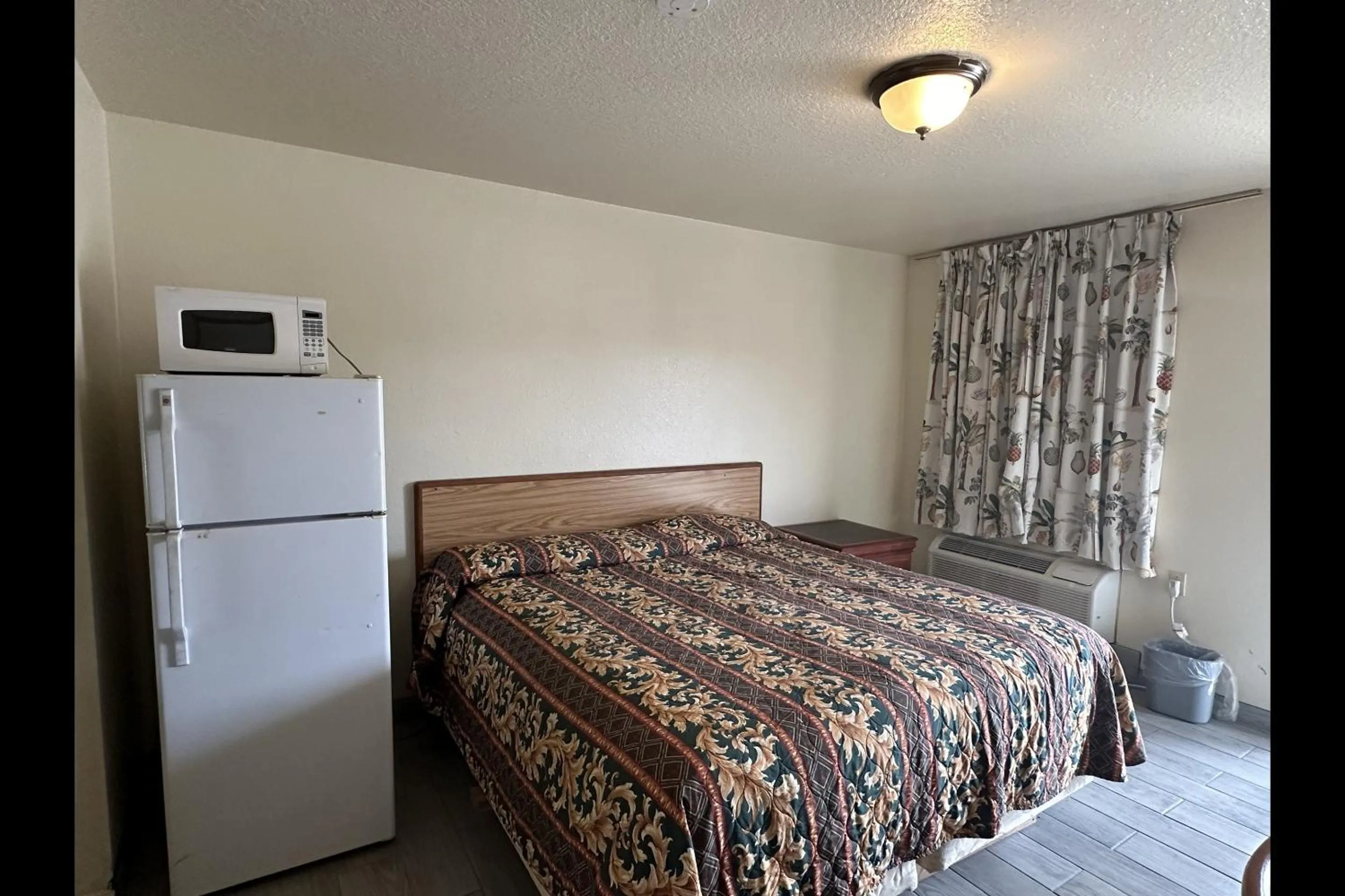 Bedroom in Travel Inn By OYO La Marque Texas City I-45