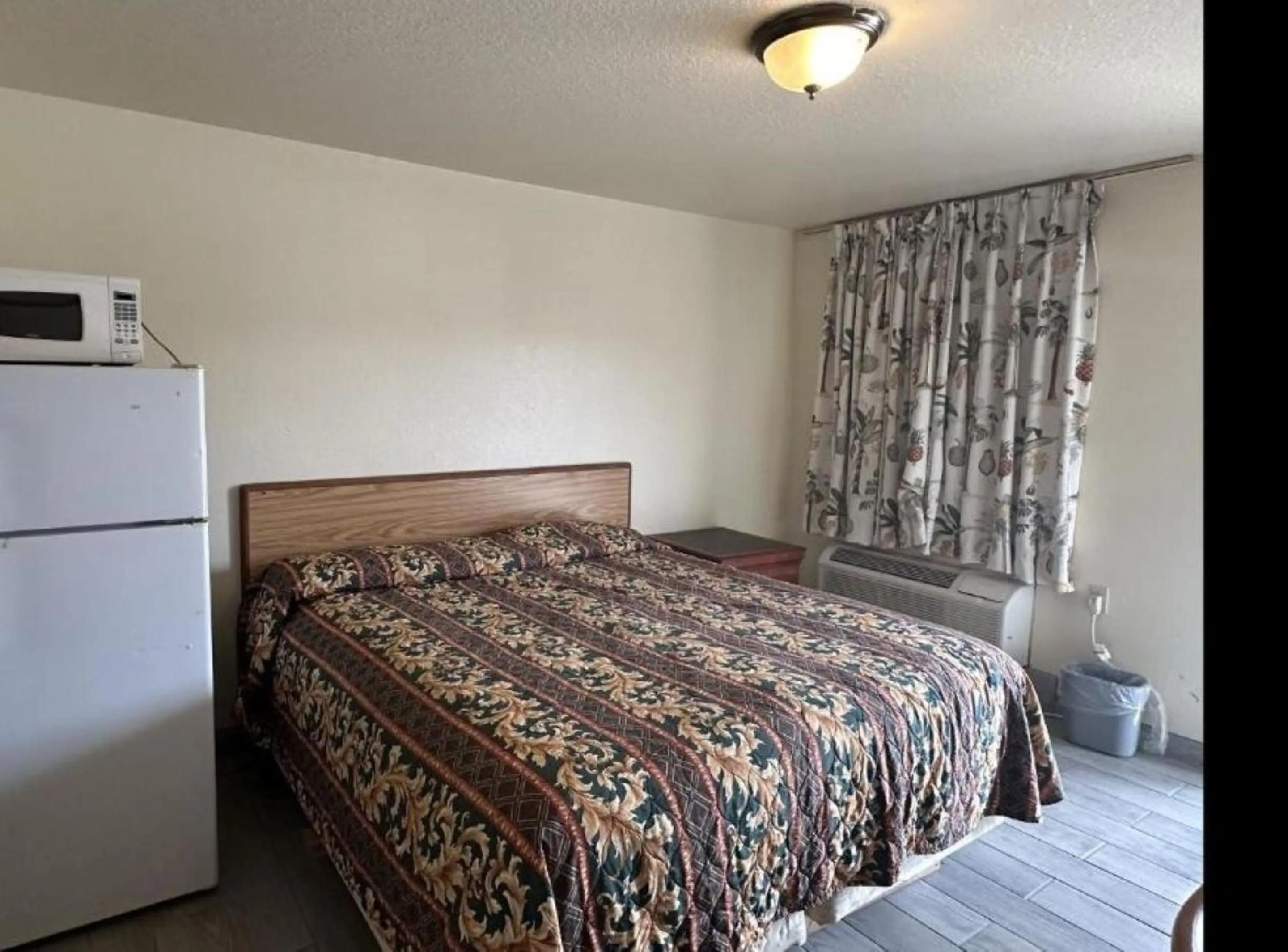 Bedroom in Travel Inn By OYO La Marque Texas City I-45