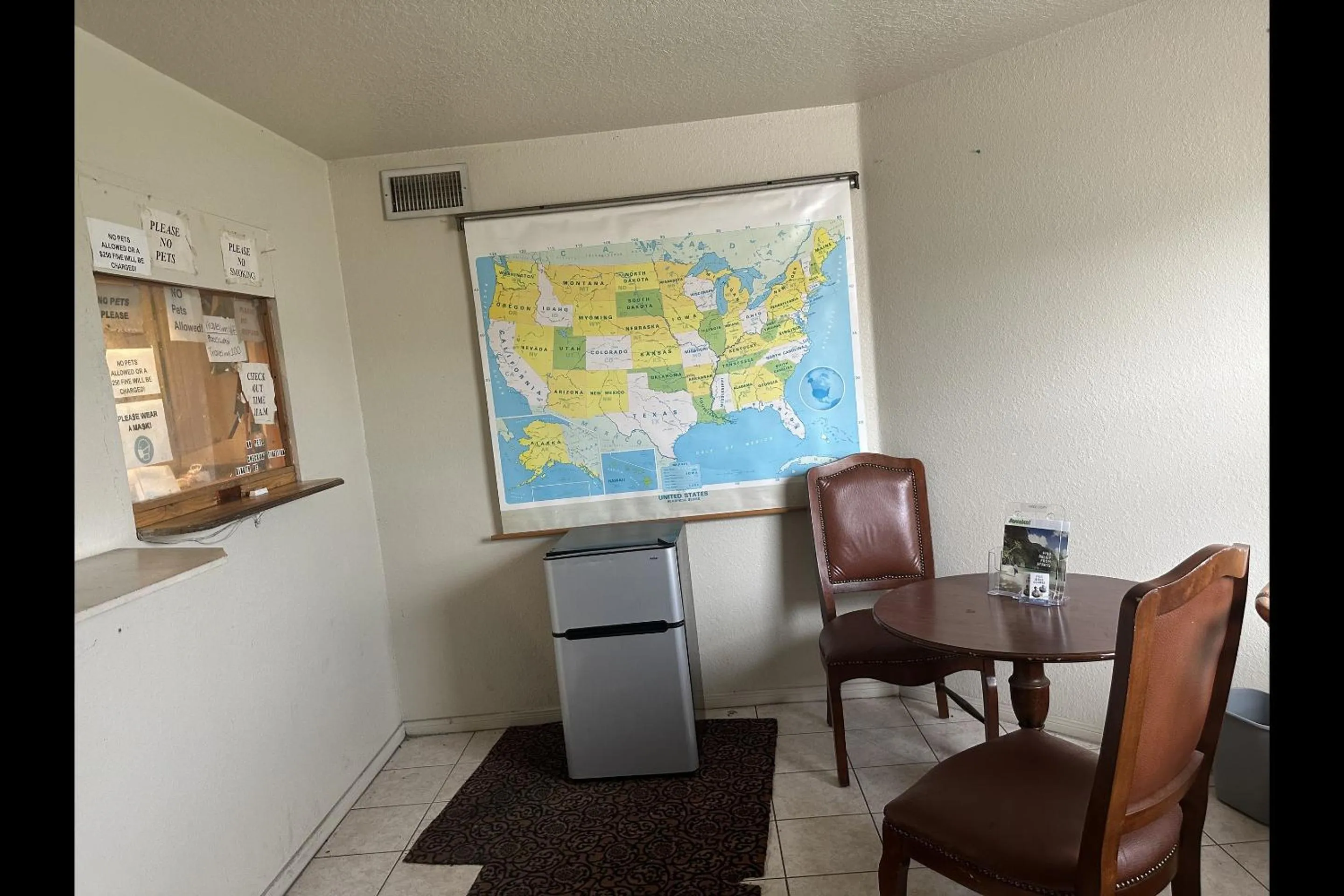 Seating area in Travel Inn By OYO La Marque Texas City I-45