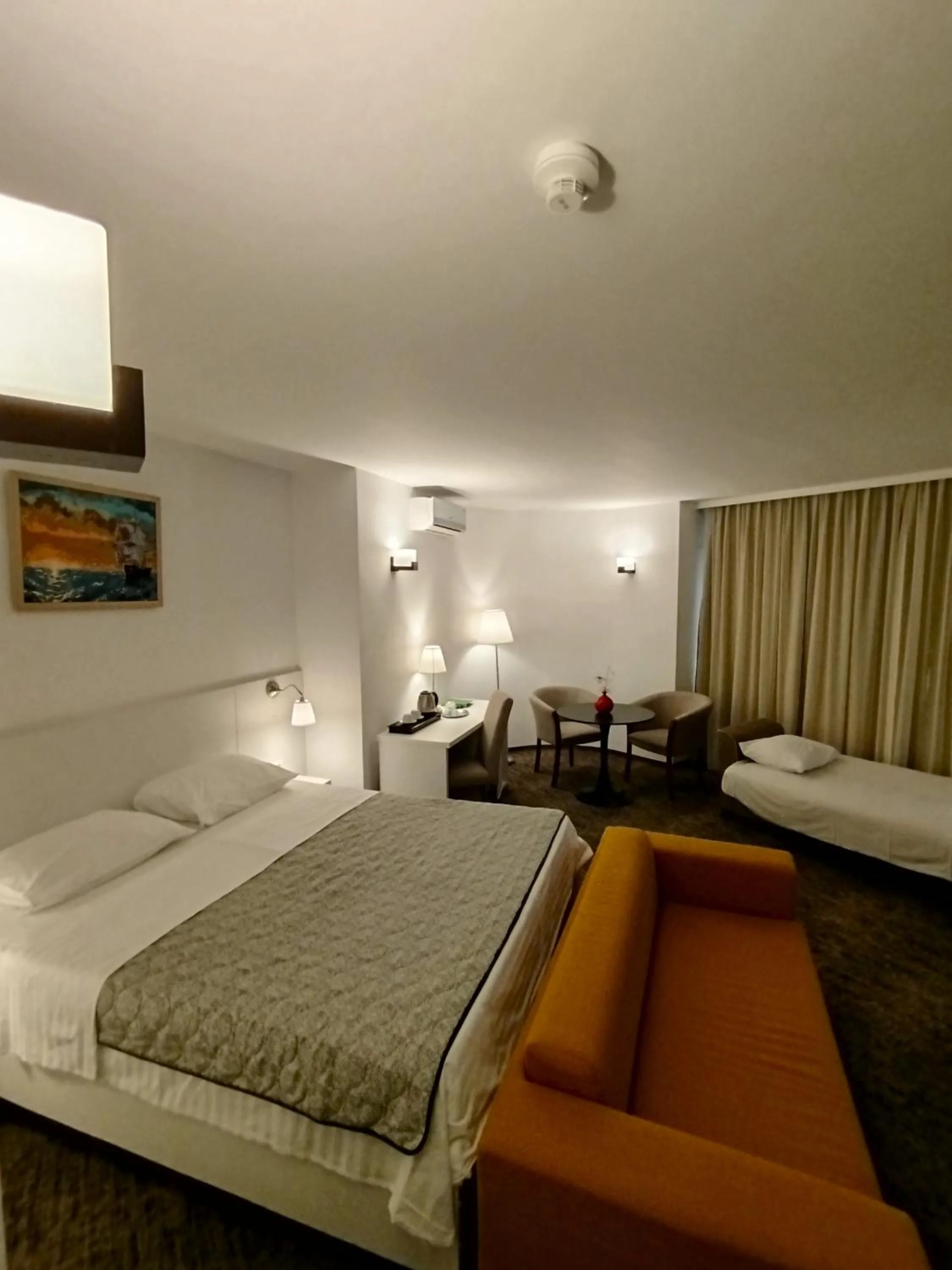 Bed in Hotel Comat Deva