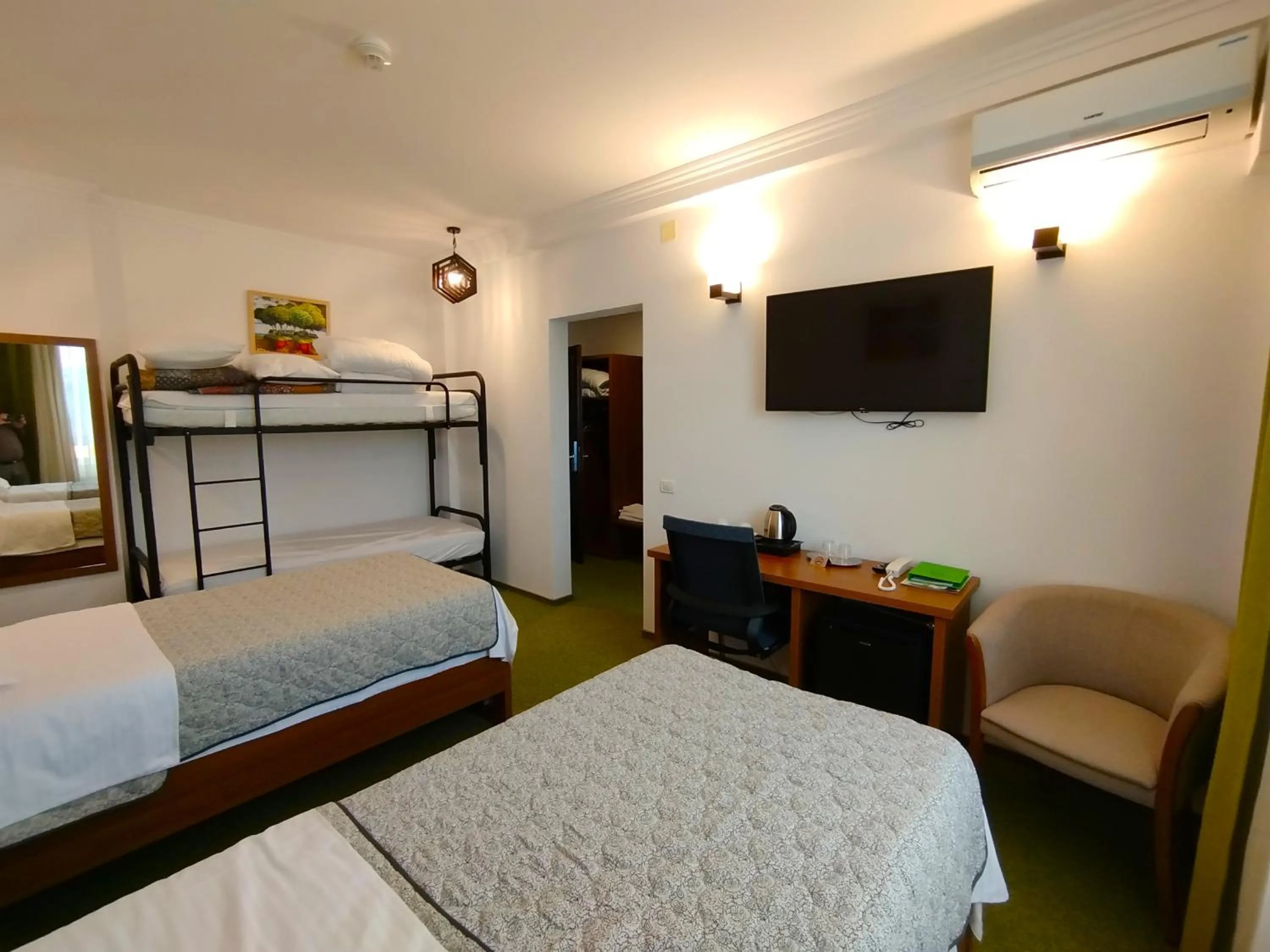 Bed in Hotel Comat Deva