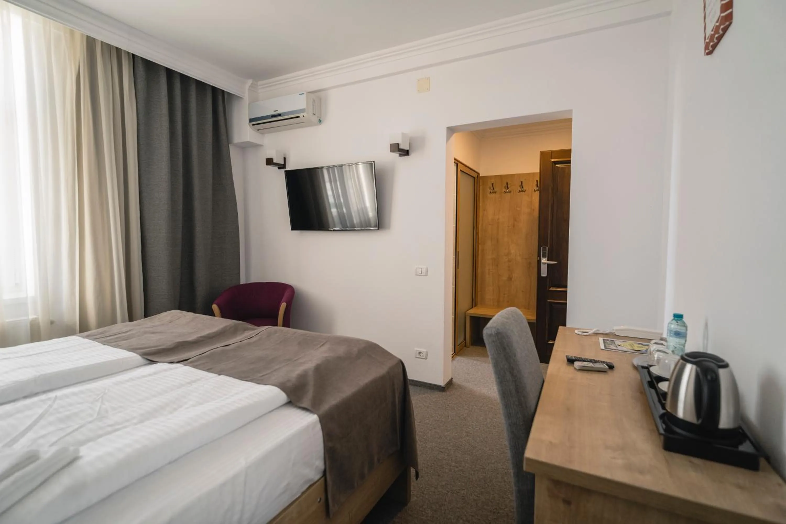 Bed in Hotel Comat Deva