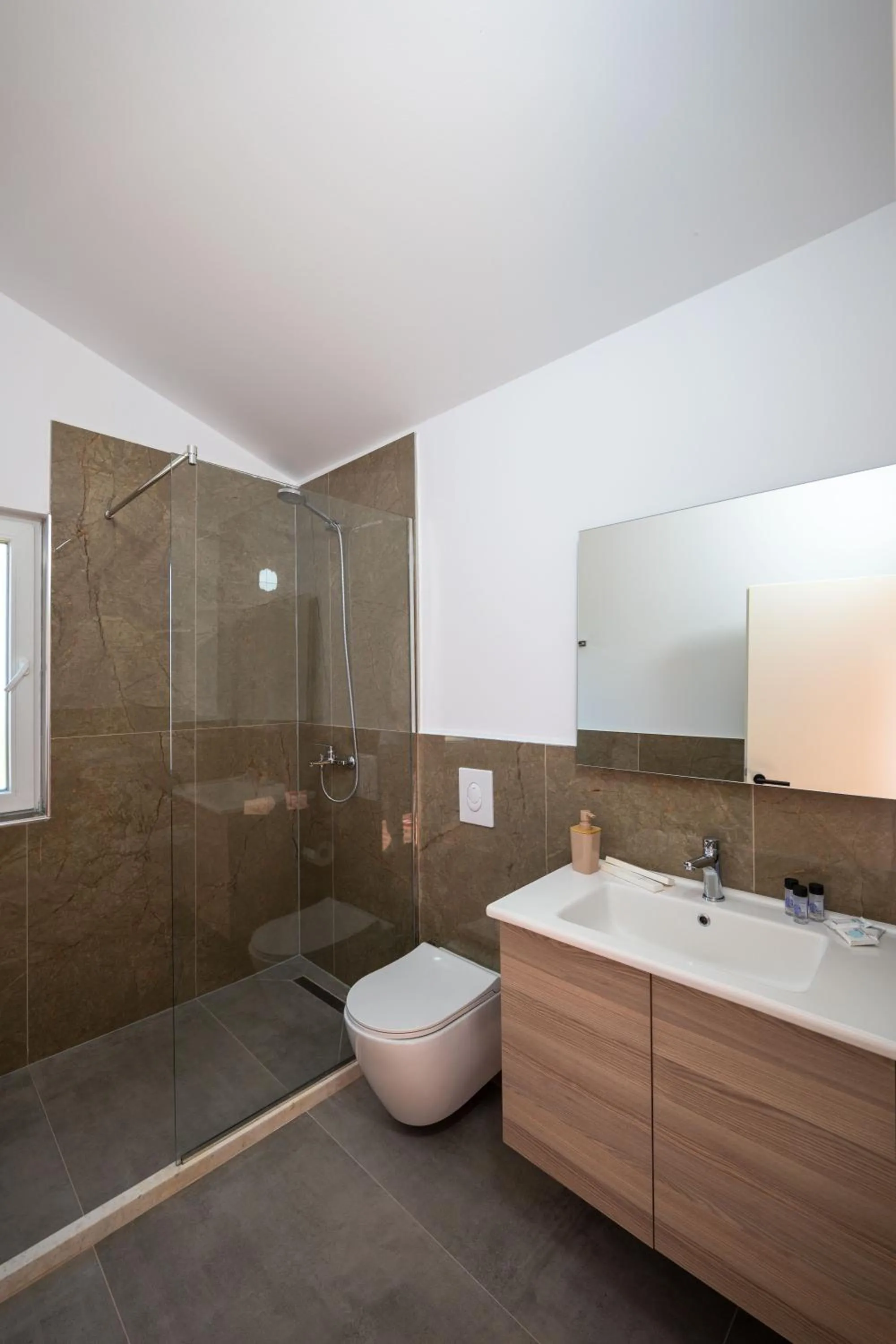 Shower in Mesopotam Agrotourism Resort