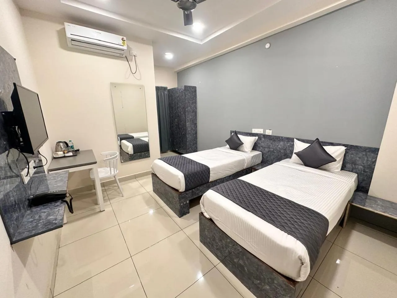 Bedroom, Bed in Hotel Aerotel Airport Zone,Shamshabad