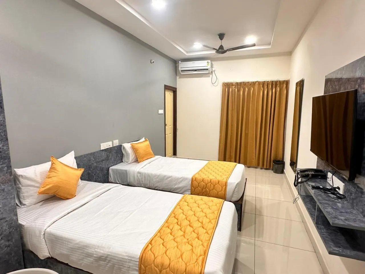 Bedroom, Bed in Hotel Aerotel Airport Zone,Shamshabad