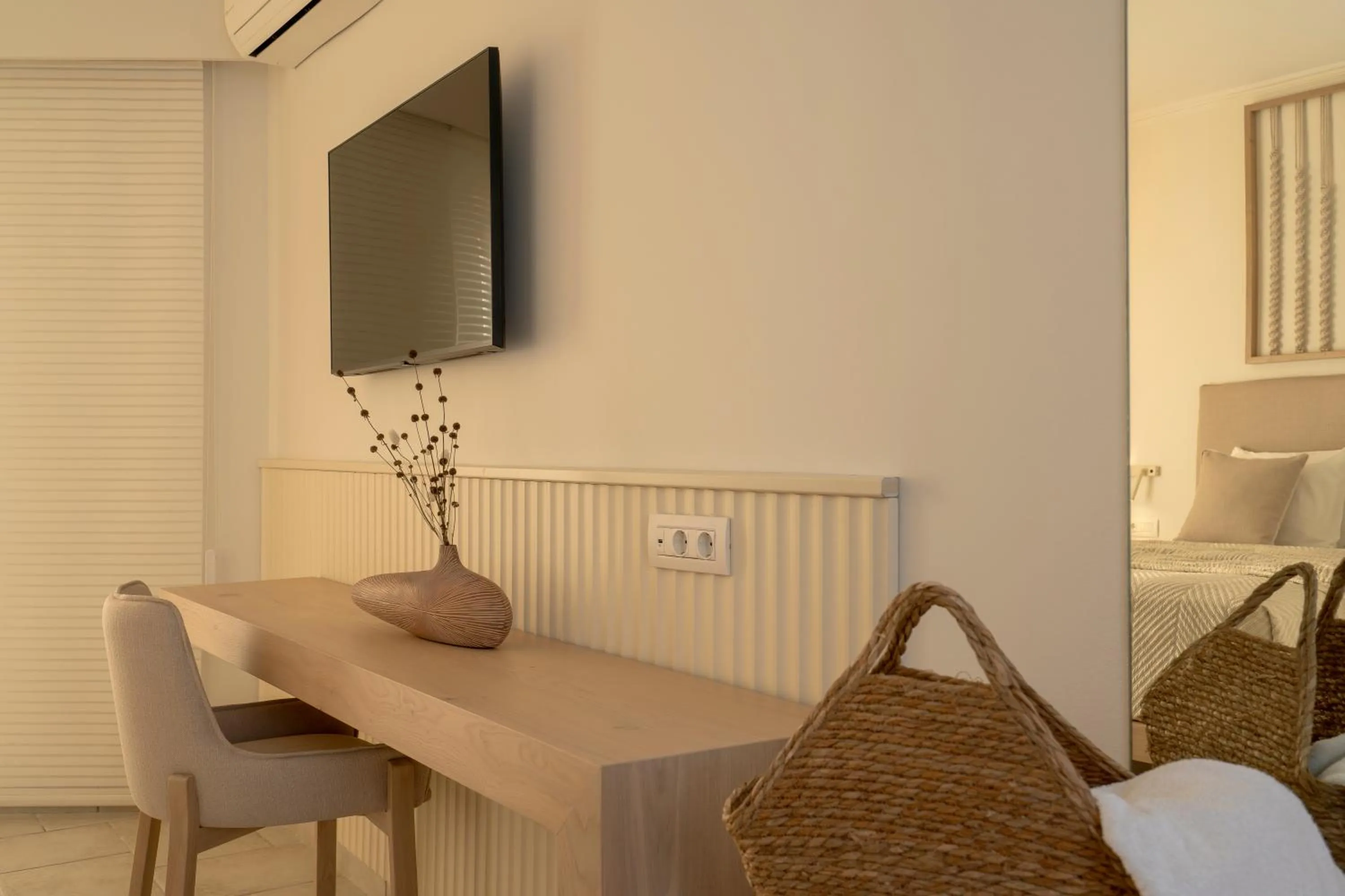 Communal lounge/ TV room in Arkadia Hotel