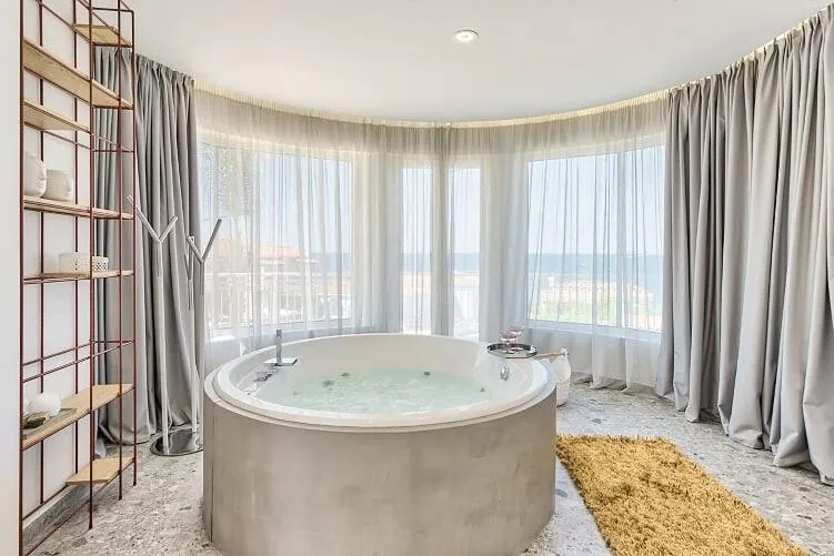 Hot Tub in Arkadia Hotel