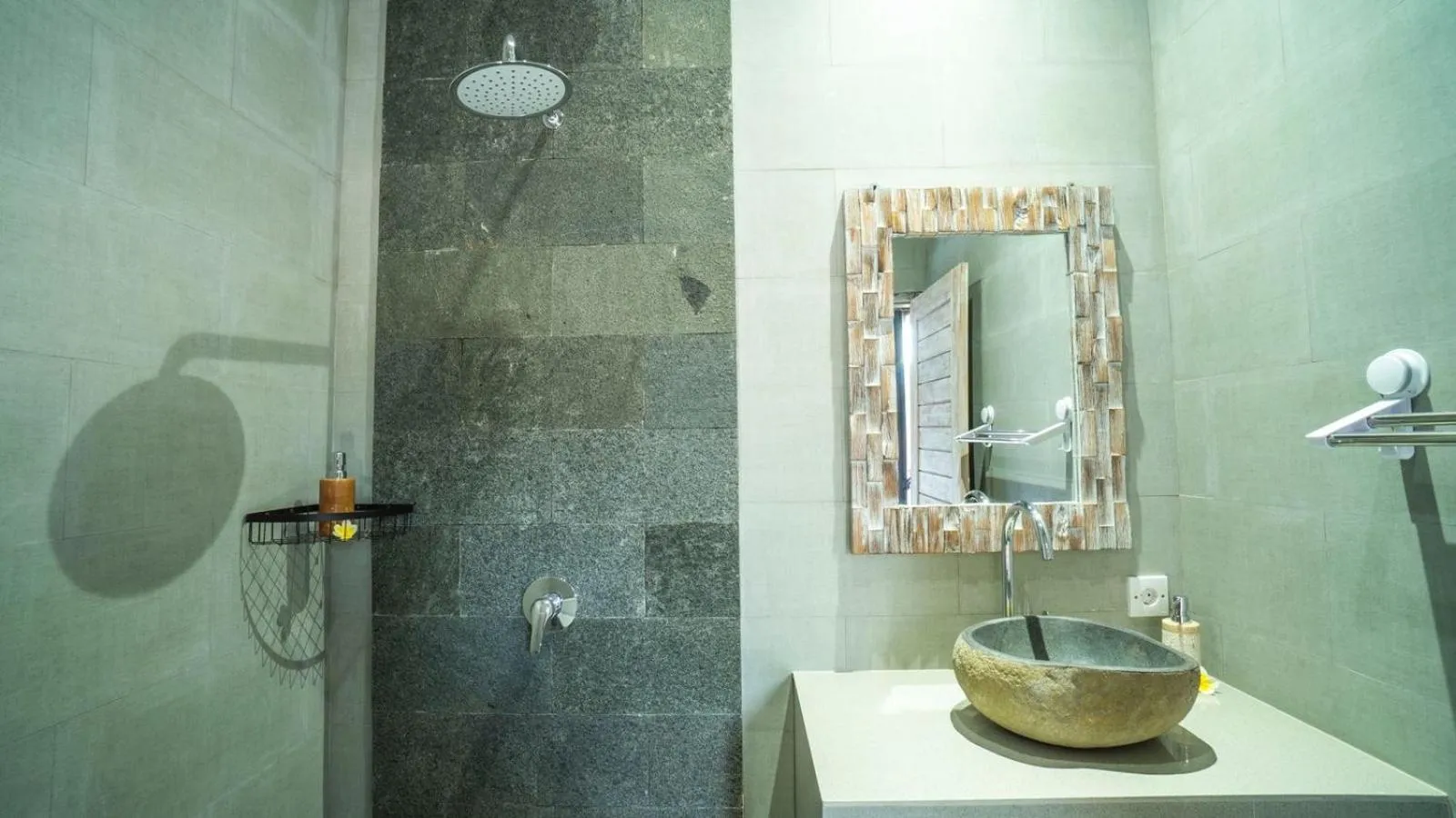 Shower in Skyline House Ubud View by EPS