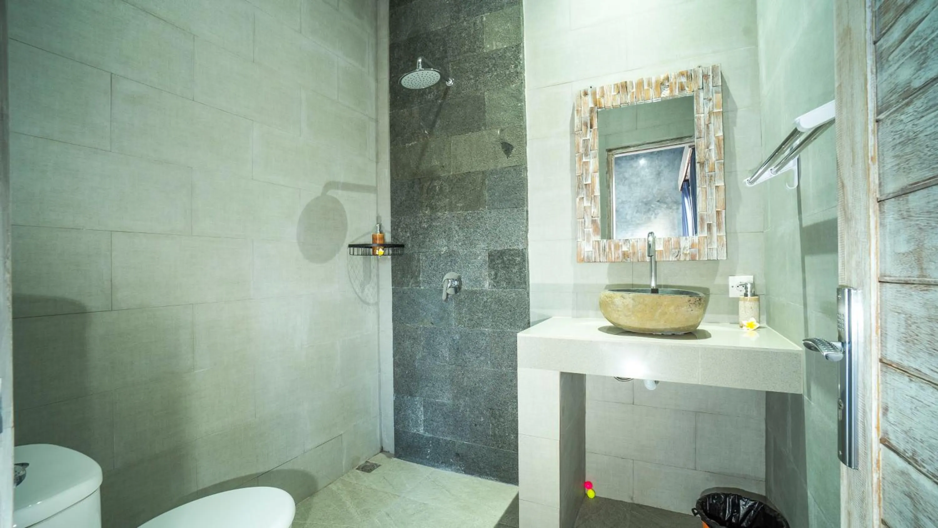 Shower in Skyline House Ubud View by EPS