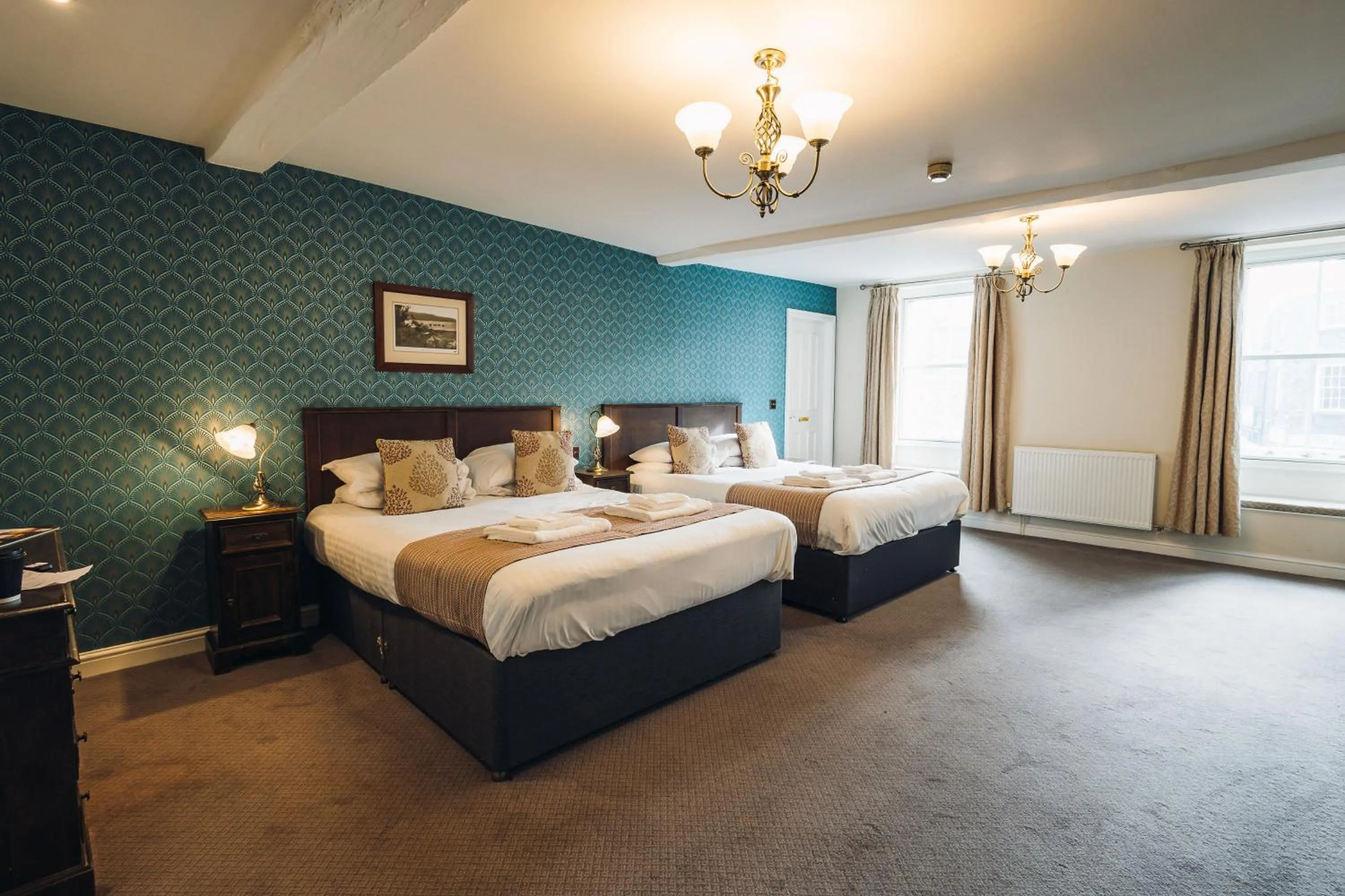 Bedroom, Bed in White Lion Royal Hotel